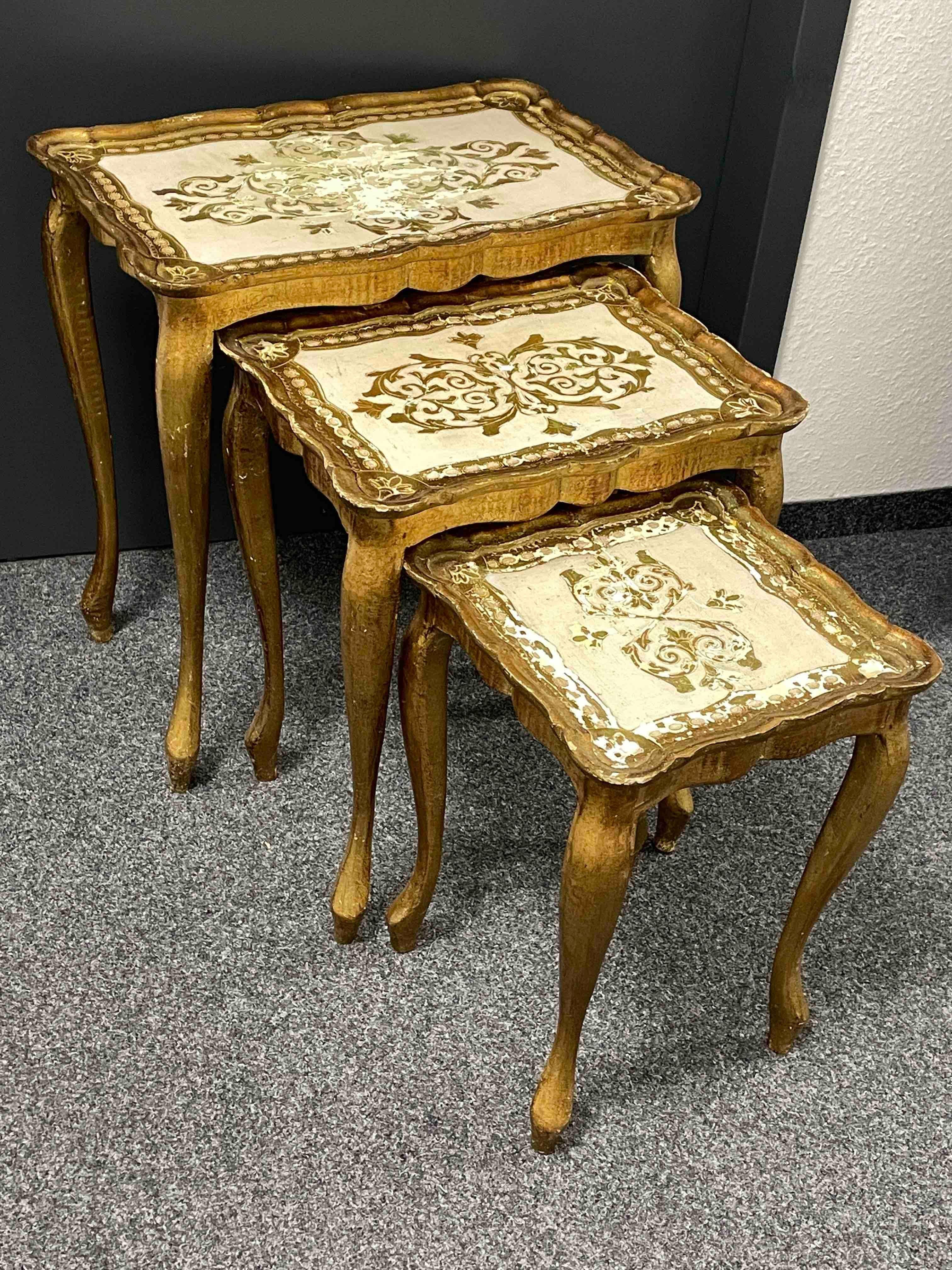 Gilt Gilded Wood Florentine Hollywood Regency Style Tole Set of Three Nesting Tables For Sale