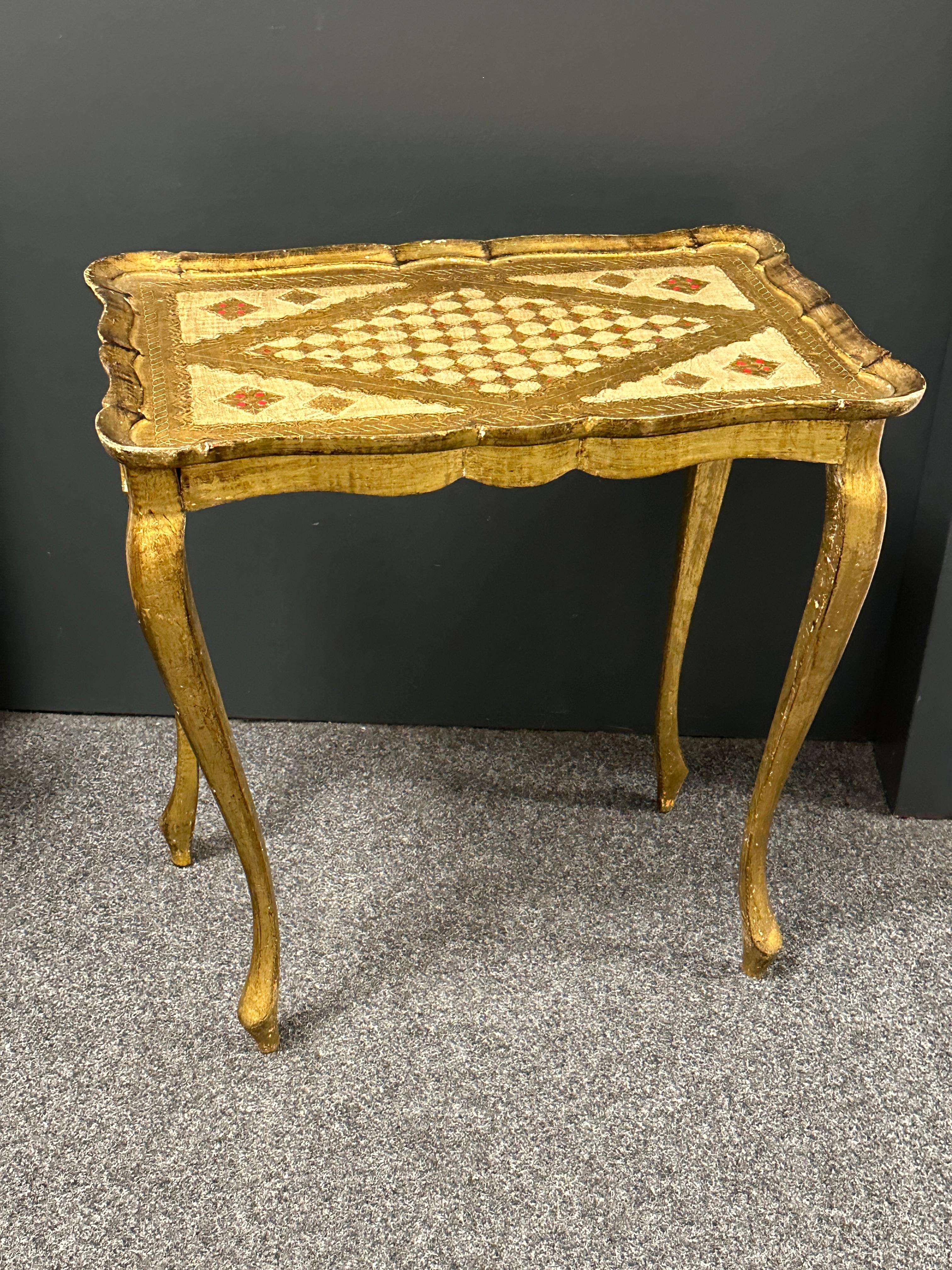 Gilded Wood Florentine Hollywood Regency Style Tole Set of Three Nesting Tables For Sale 1