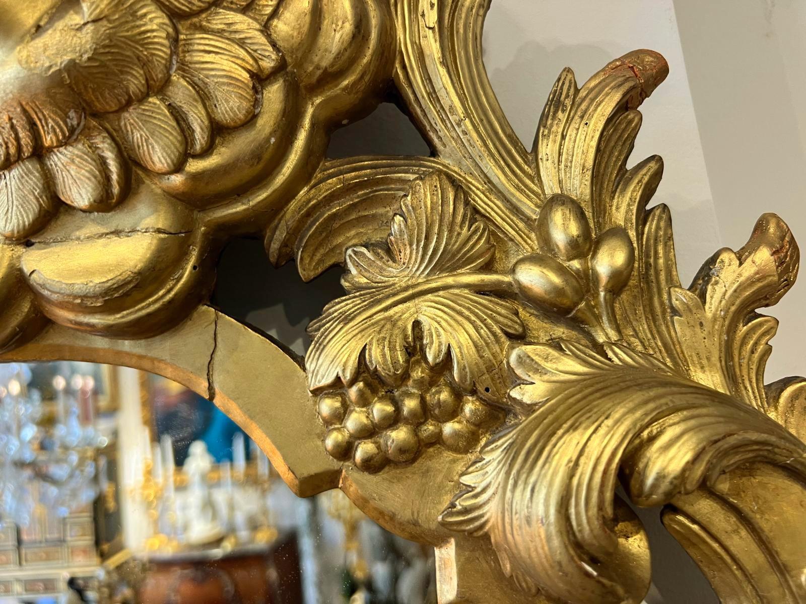 Espejo de Madera Dorada con Putti, Italia, Siglo XIX en venta 2