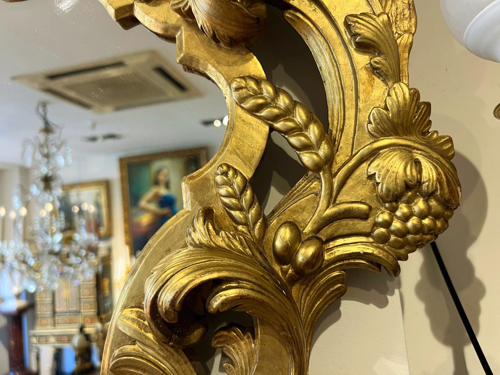 Espejo de Madera Dorada con Putti, Italia, Siglo XIX en venta 3