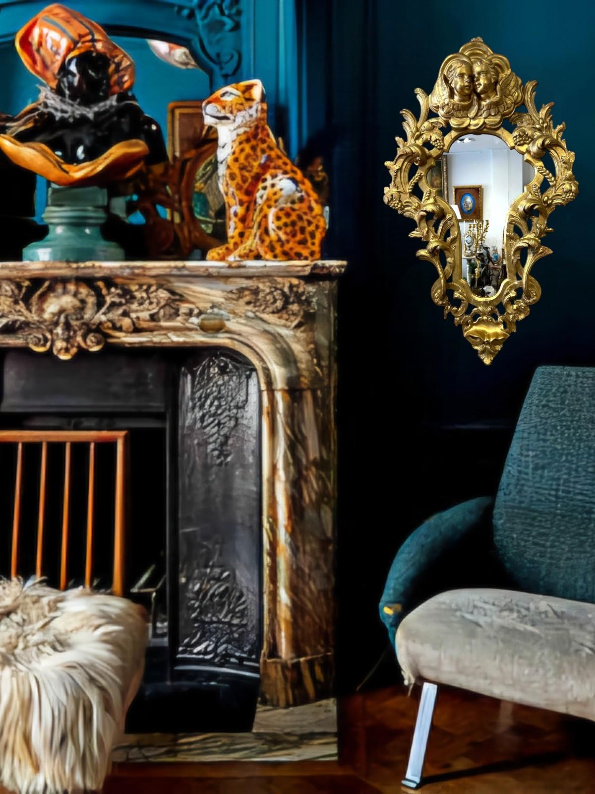 Espejo de Madera Dorada con Putti, Italia, Siglo XIX Italiano en venta