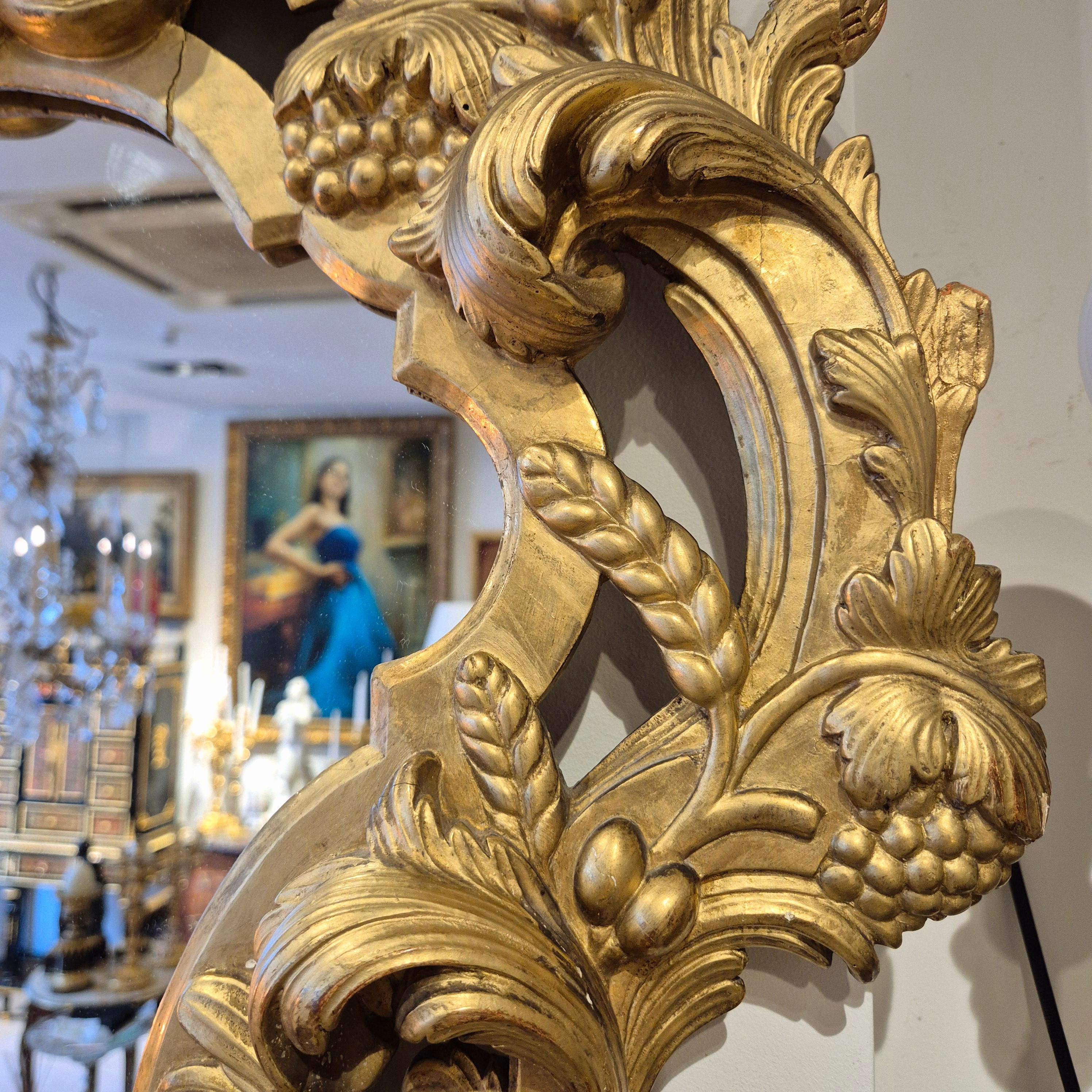 Espejo de Madera Dorada con Putti, Italia, Siglo XIX Madera dorada en venta
