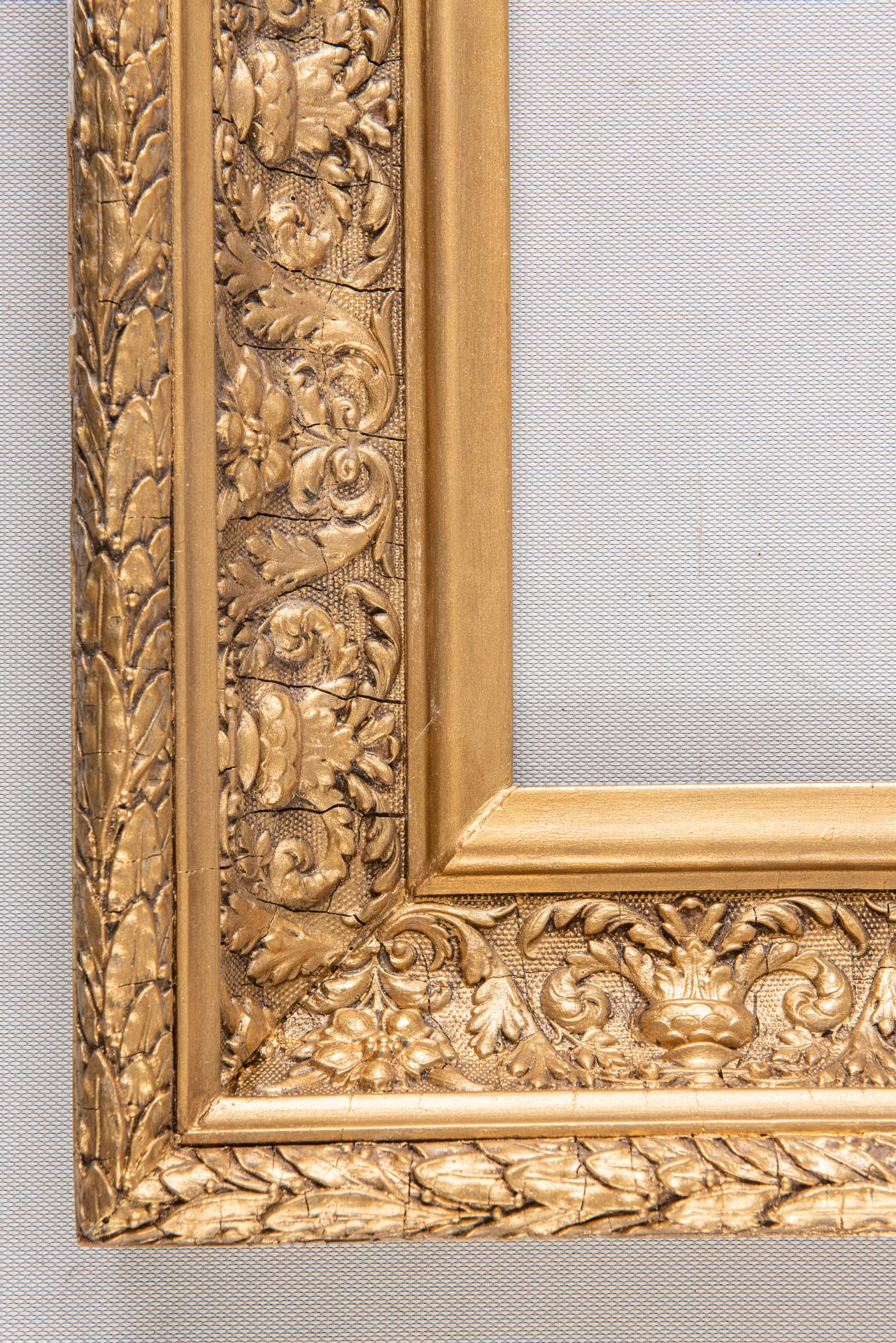 Doré Cadre ancien en bois doré pour la peinture ou pour le miroir en vente