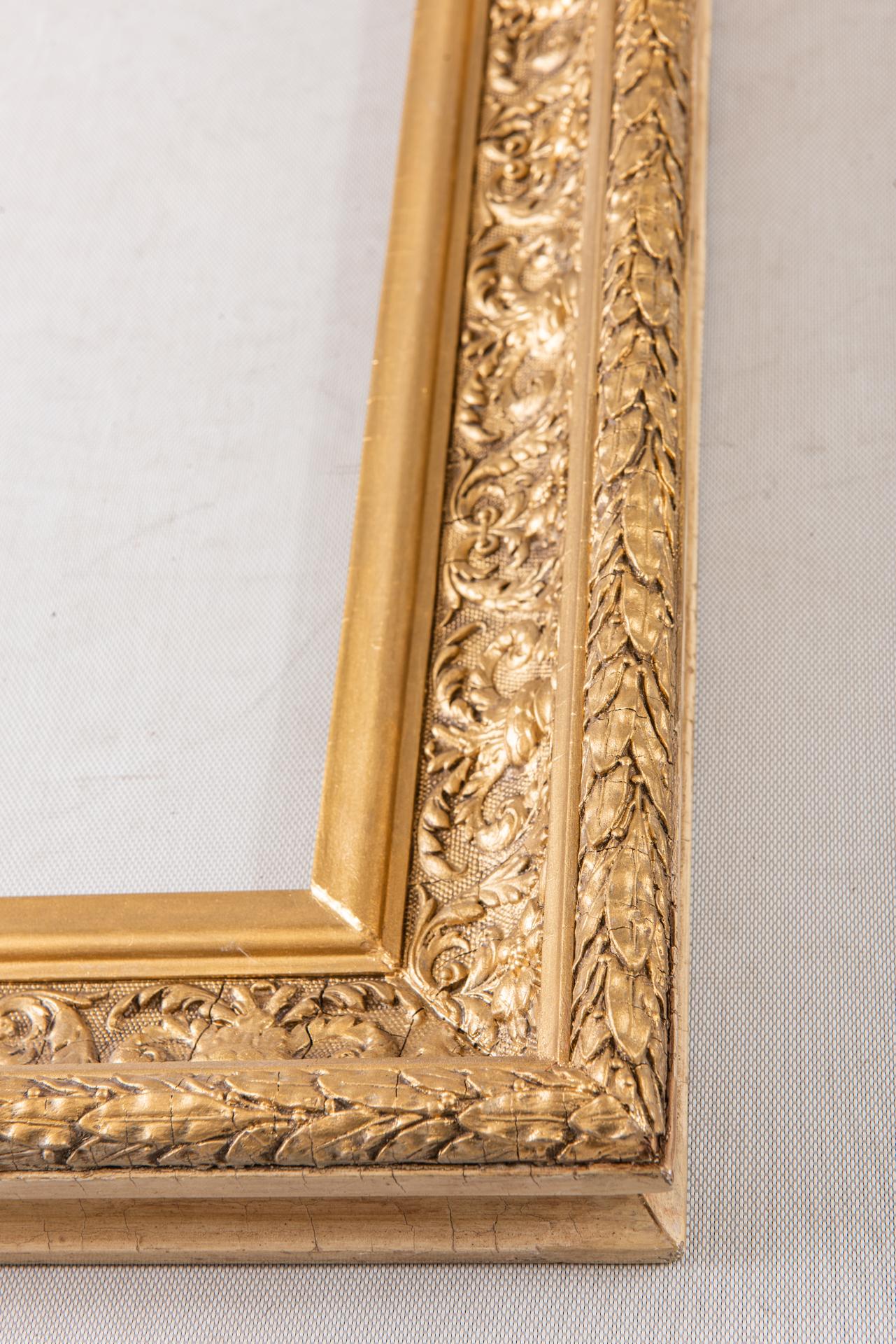 20ième siècle Cadre ancien en bois doré pour la peinture ou pour le miroir en vente