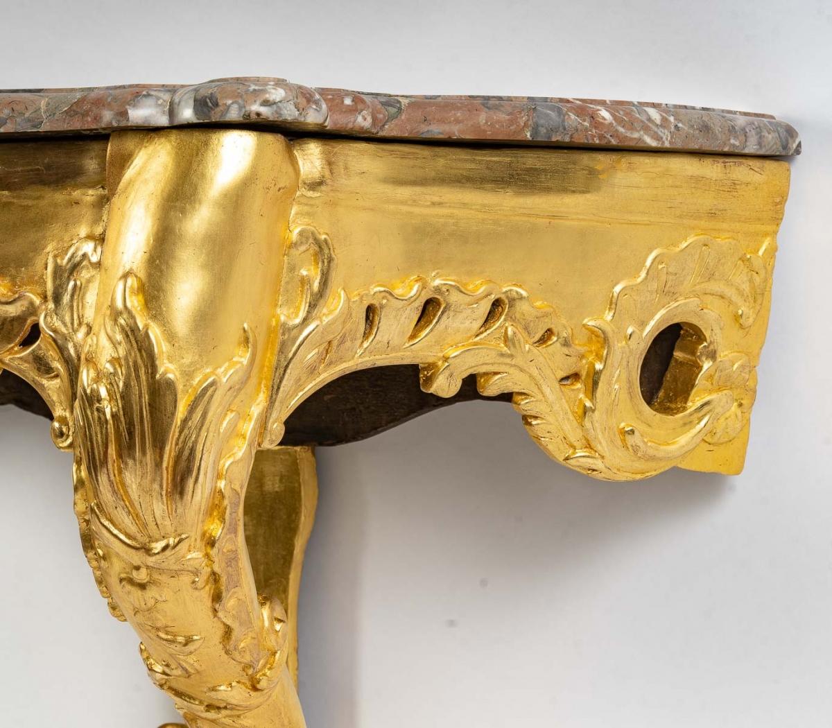 Gilded wood two legs console
Sumptuous Regency period two-legged console in gilded wood and richly carved.
The top is made of red marble from Flanders.
Period : Regency - First third of the 18th century.
Dimensions with marble : Height : 73,5cm