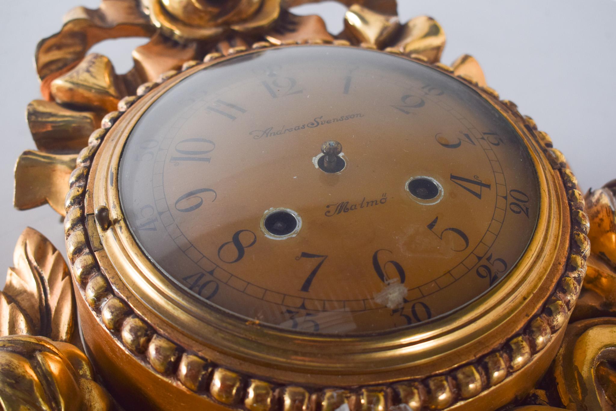 Gilded Wood Wall Clock with Andreas Svensson Dial, Malmo. In Distressed Condition For Sale In Lisboa, Lisboa