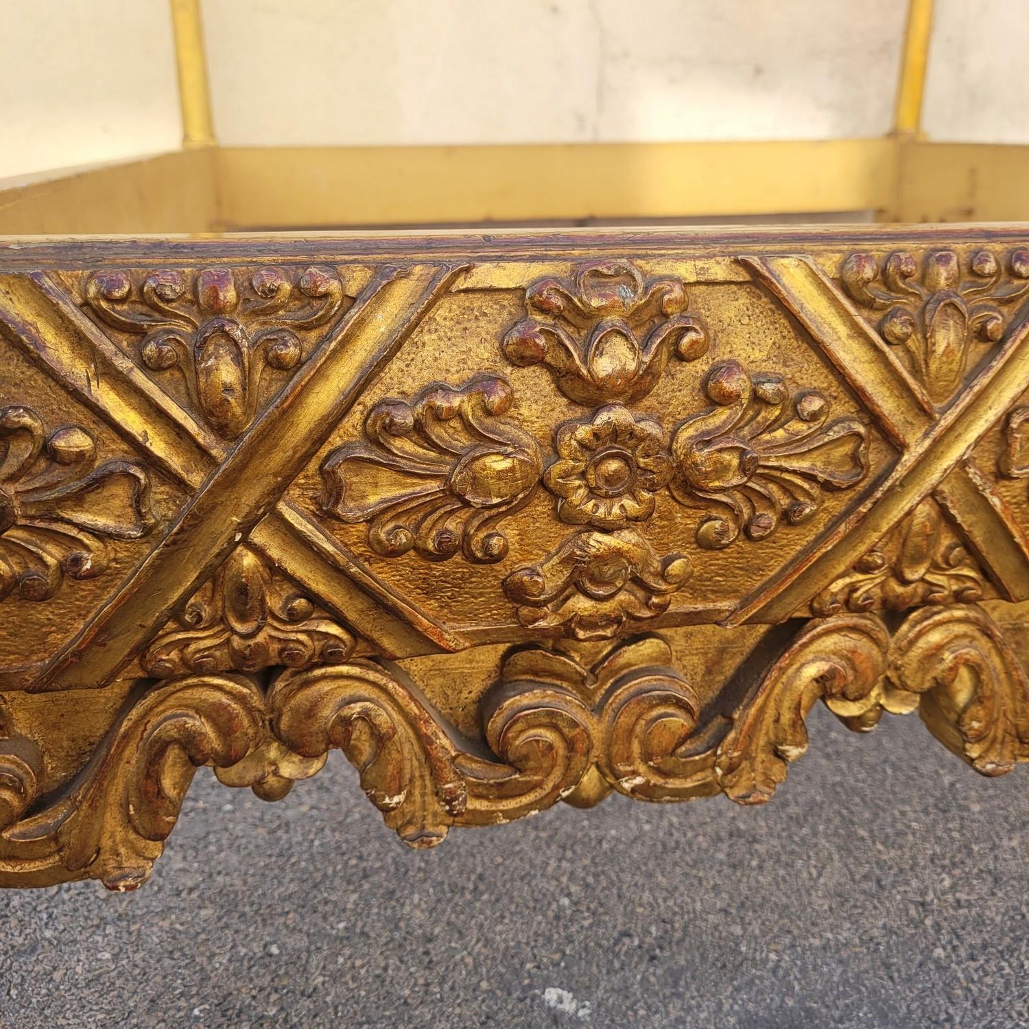 Marco de cama de madera dorada, ancho 176,5 cm, finales del siglo XIX en venta 5