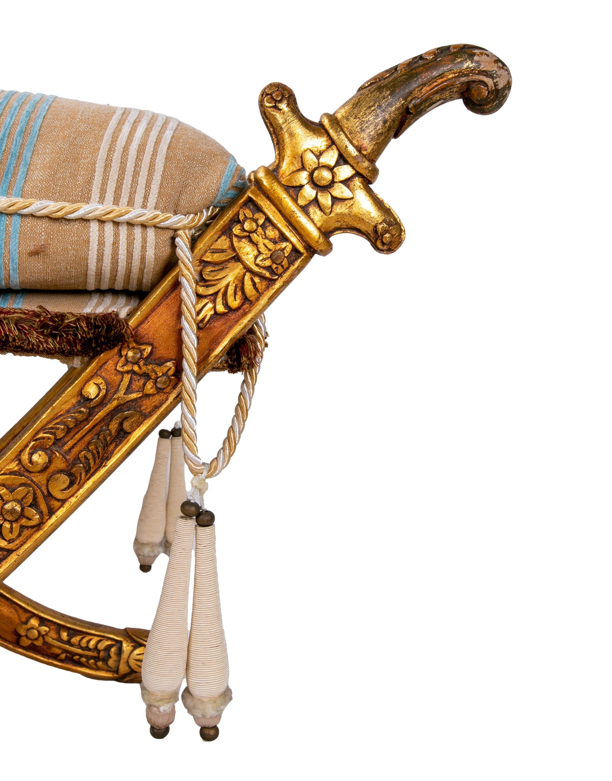 Gilded Wooden Jabuga with Legs in the Shape of Arabian Swords For Sale 5
