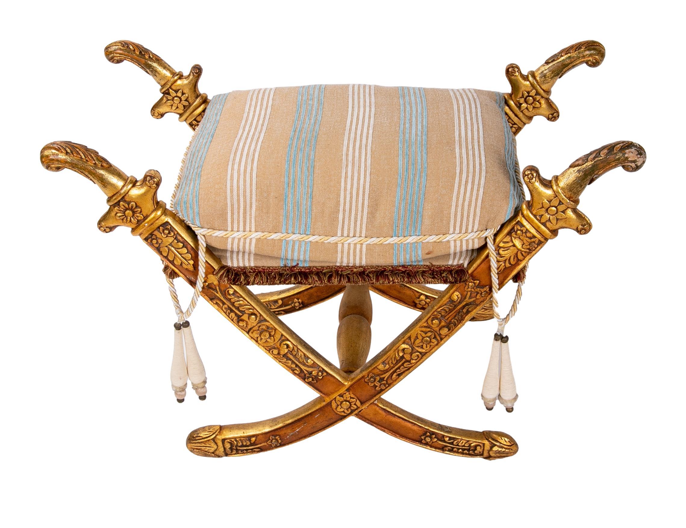 XX secolo Jabuga in legno dorato con gambe a forma di spade arabe in vendita