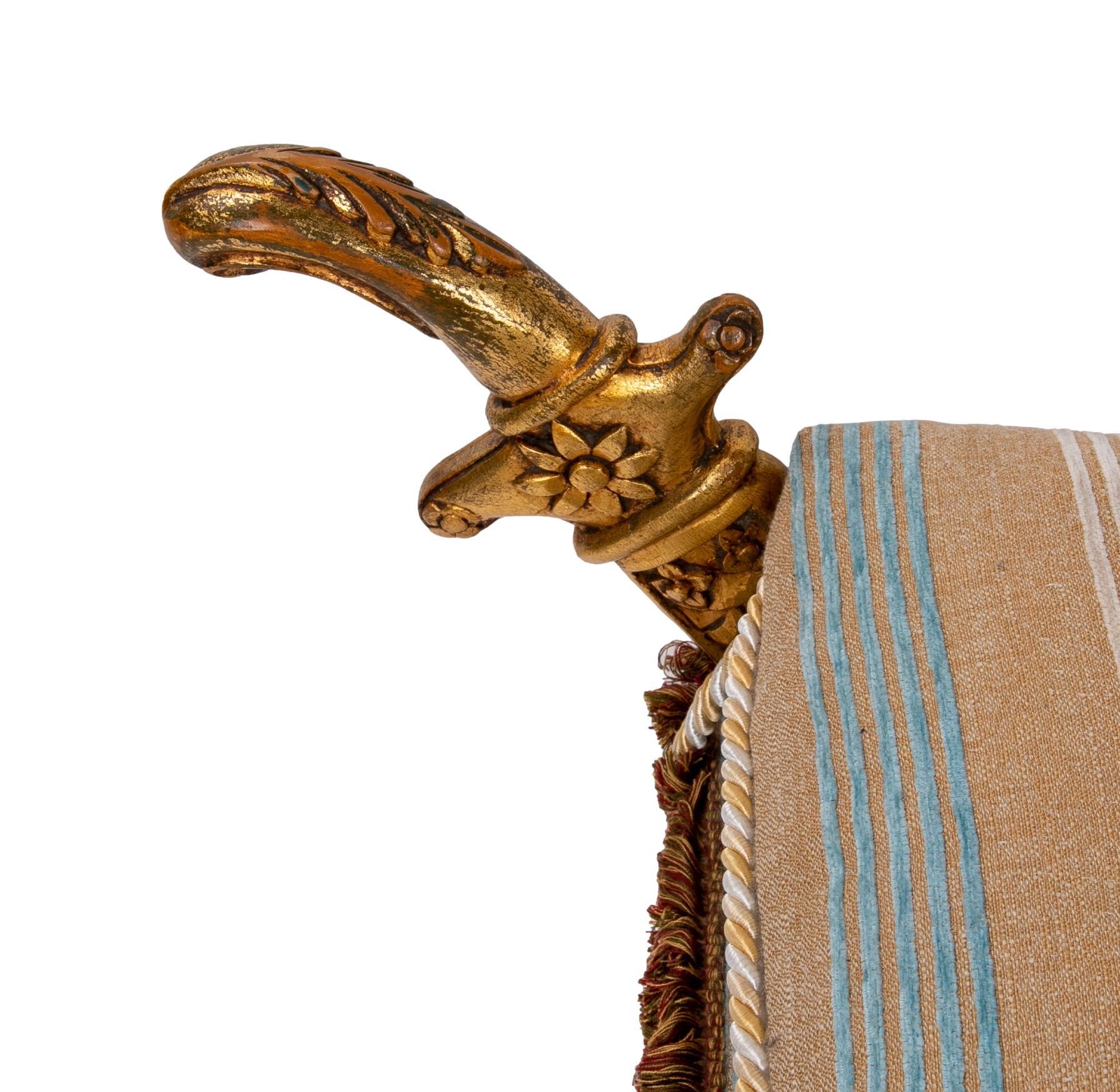 Legno Jabuga in legno dorato con gambe a forma di spade arabe in vendita