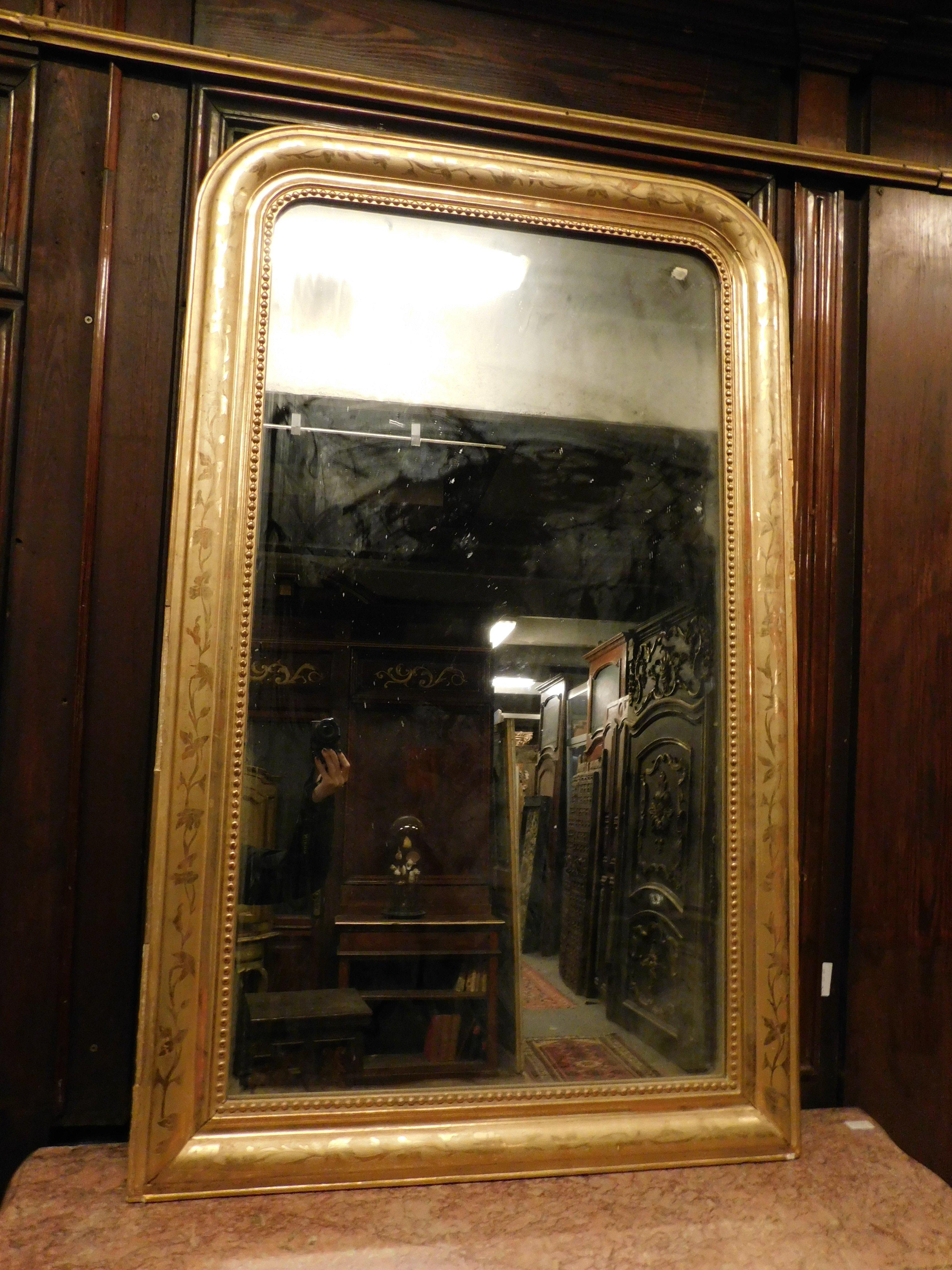 Italian Gilded wooden mirror with rounded corners, Italy For Sale