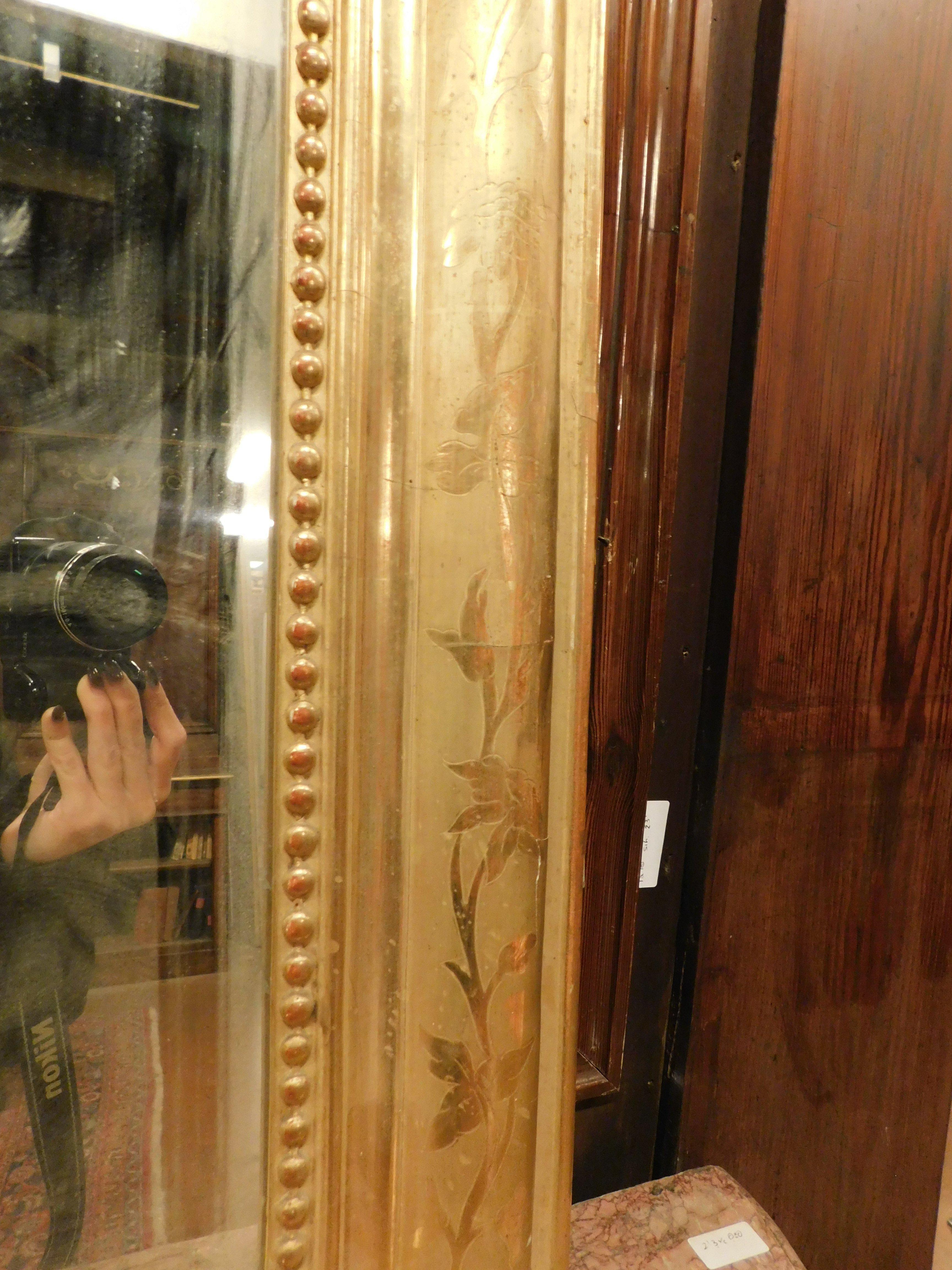 19th Century Gilded wooden mirror with rounded corners, Italy For Sale