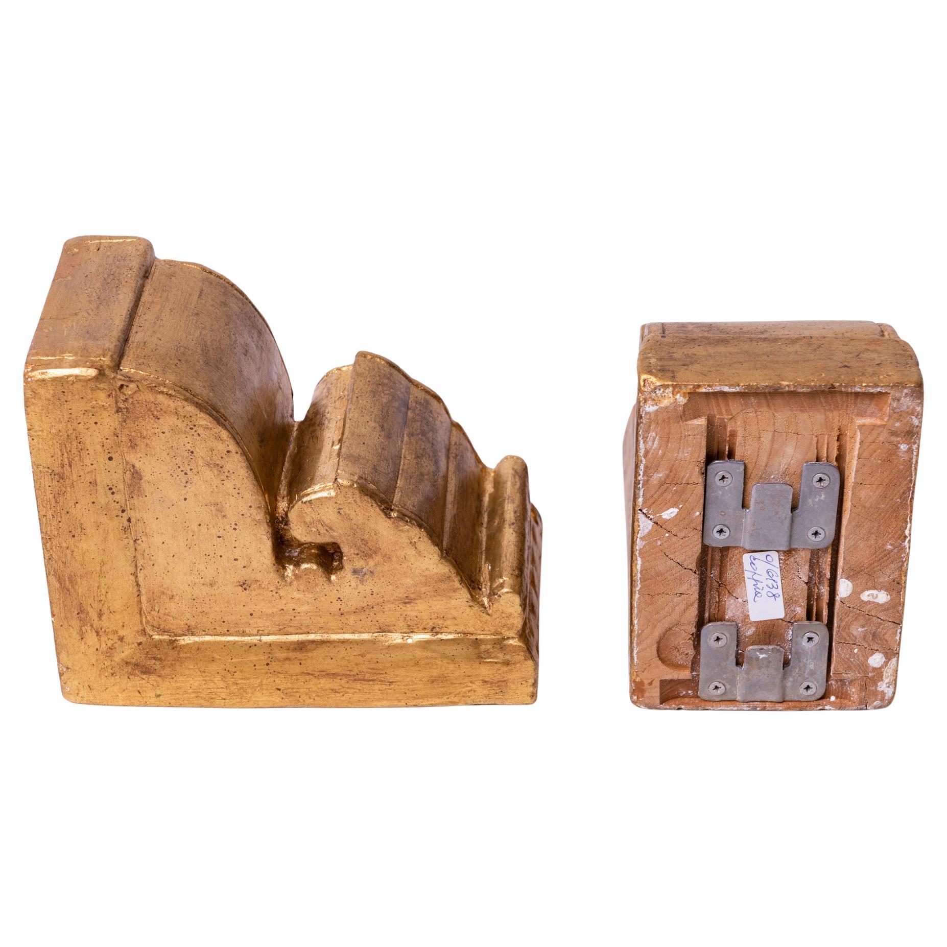 Vergoldete Holzregale (Indisch) im Angebot
