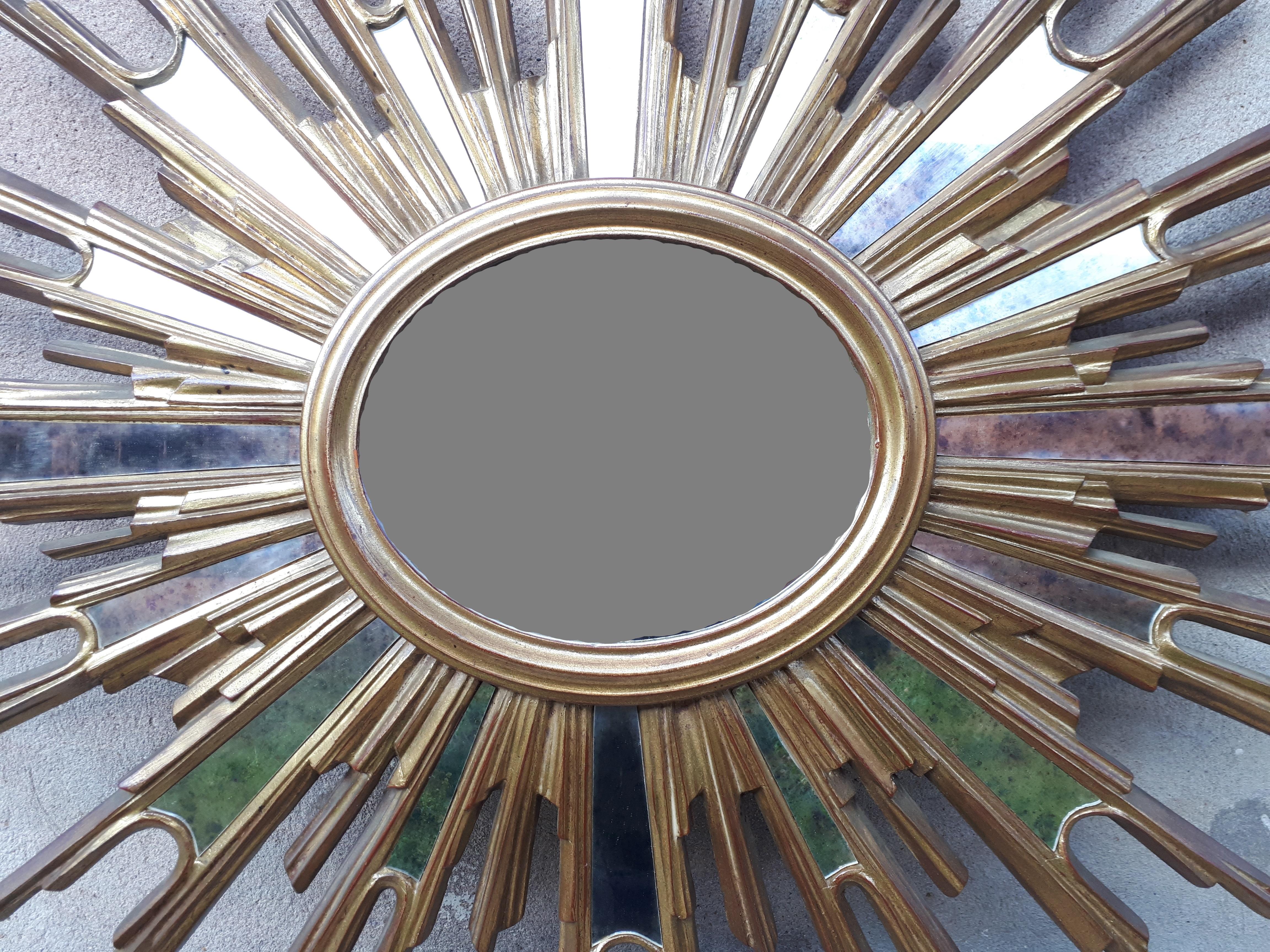 Gilded wooden witch or sunburst mirror, France 1950 In Good Condition For Sale In Saverne, Grand Est