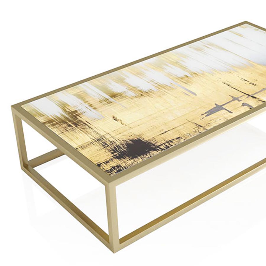 Gilding large coffee table with table top in decorated glass made
with hand-painted gold leaf with an anitique mirrored finish.
With steel tube-shaped base stained with gold satinated finish.
Also available in square coffee table or in side table,