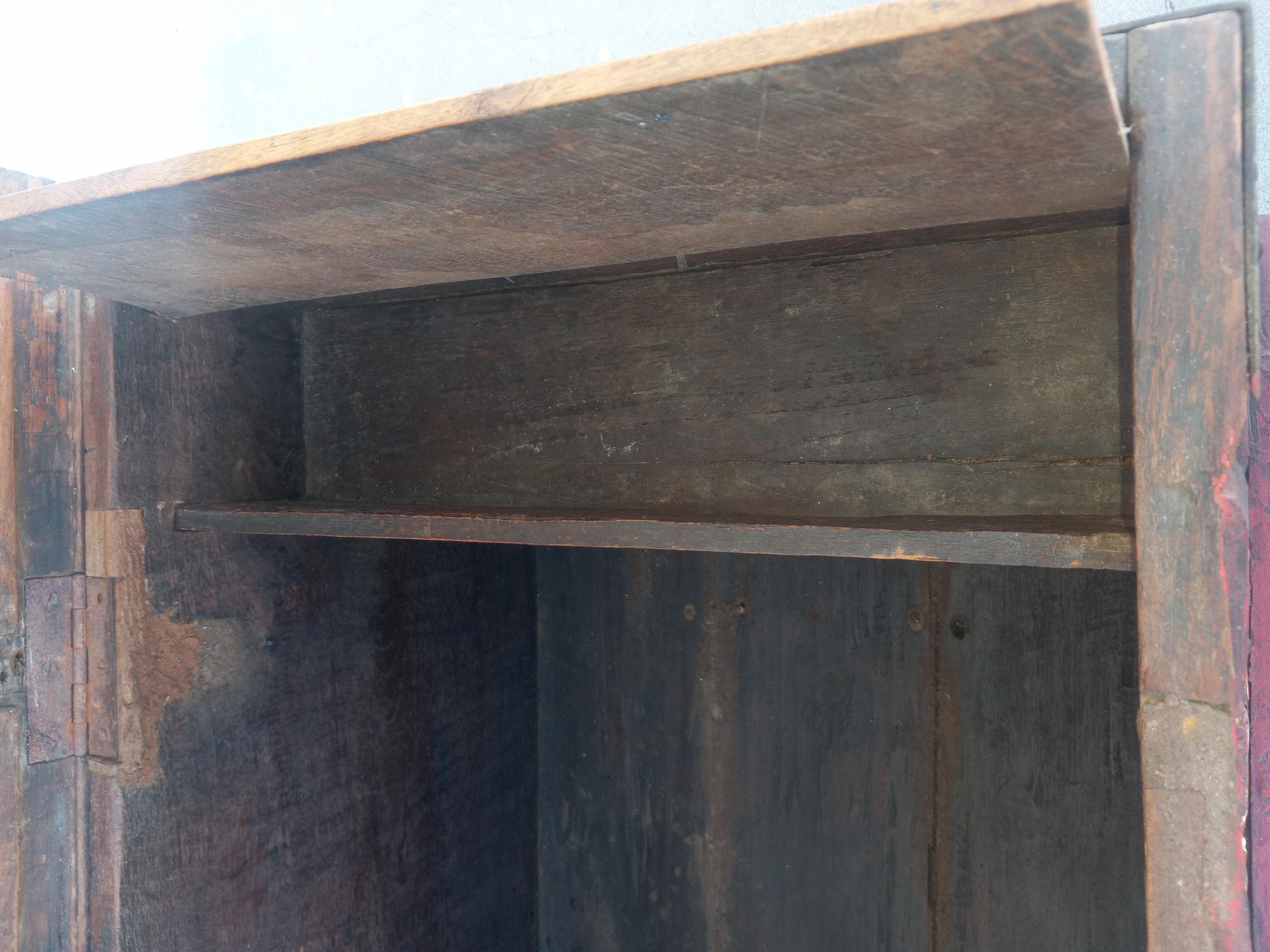 Giled Wedding Coffer In Good Condition For Sale In Pasadena, TX