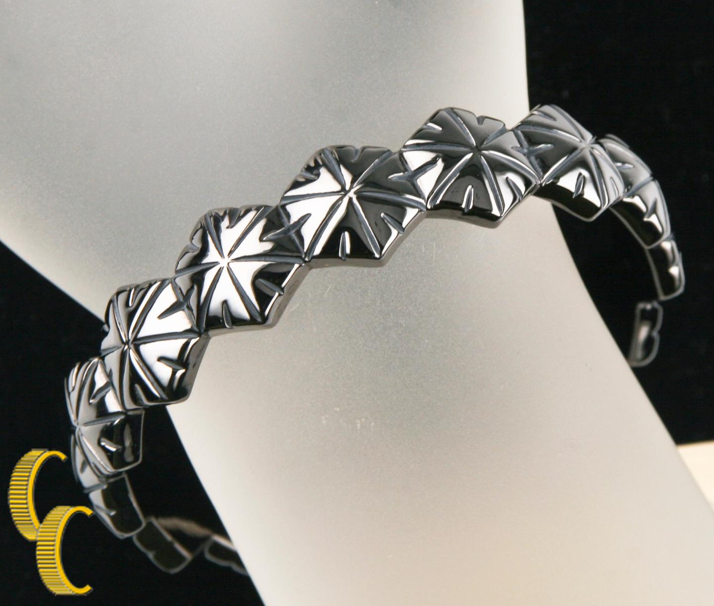 Beautiful unique dark finish bangle with a decorative hexagon design.
Size: 7.5 inches.
Metal: Steel.
Unused, never before worn.
