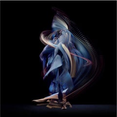Bailarinas Abstractas, Azul Oscuro 1 de Giles Revell - Fotografía Figurativa, Abstracta