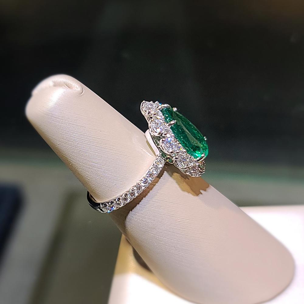 Pear Cut Gilin 18k White Gold 2.35 Carat Zambia Vivid Green Zambian Emerald Diamond Ring For Sale