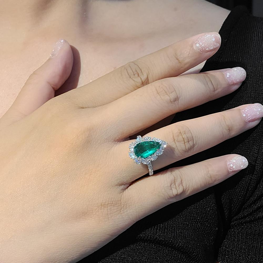 Women's Gilin 18k White Gold 2.35 Carat Zambia Vivid Green Zambian Emerald Diamond Ring For Sale