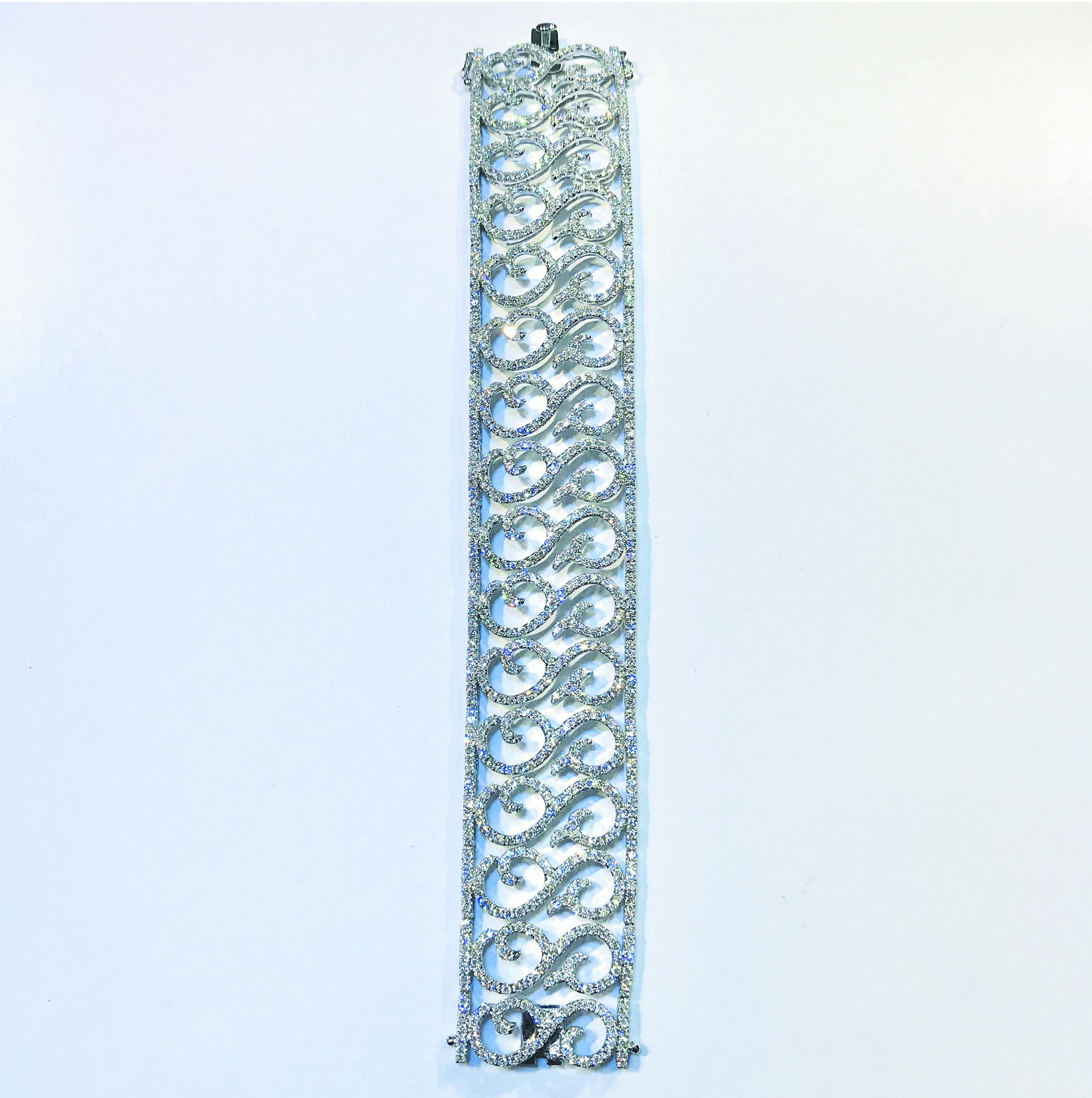 French Fence Collection- elegant and sophisticated style diamond bracelet, fine micro setting with 
white round diamonds. You are the most eye catching one under the spotlight when wearing with this beautiful diamond bracelet.

Height: 25 mm /