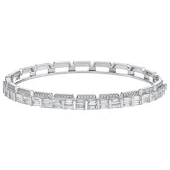 Gilin 18 Karat White Gold 2.05 Carat Baguette Diamond Bangle