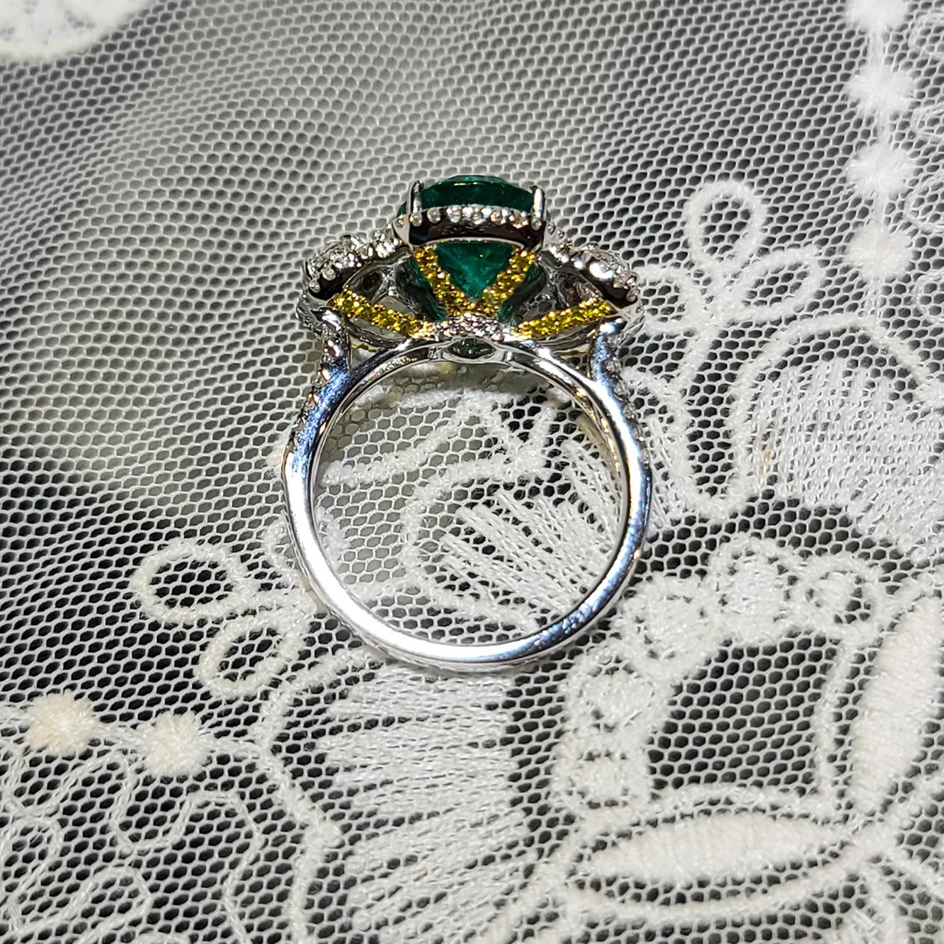 Modern GILIN 18 Karat White Gold 3.99 Carat Emerald Diamond Ring For Sale