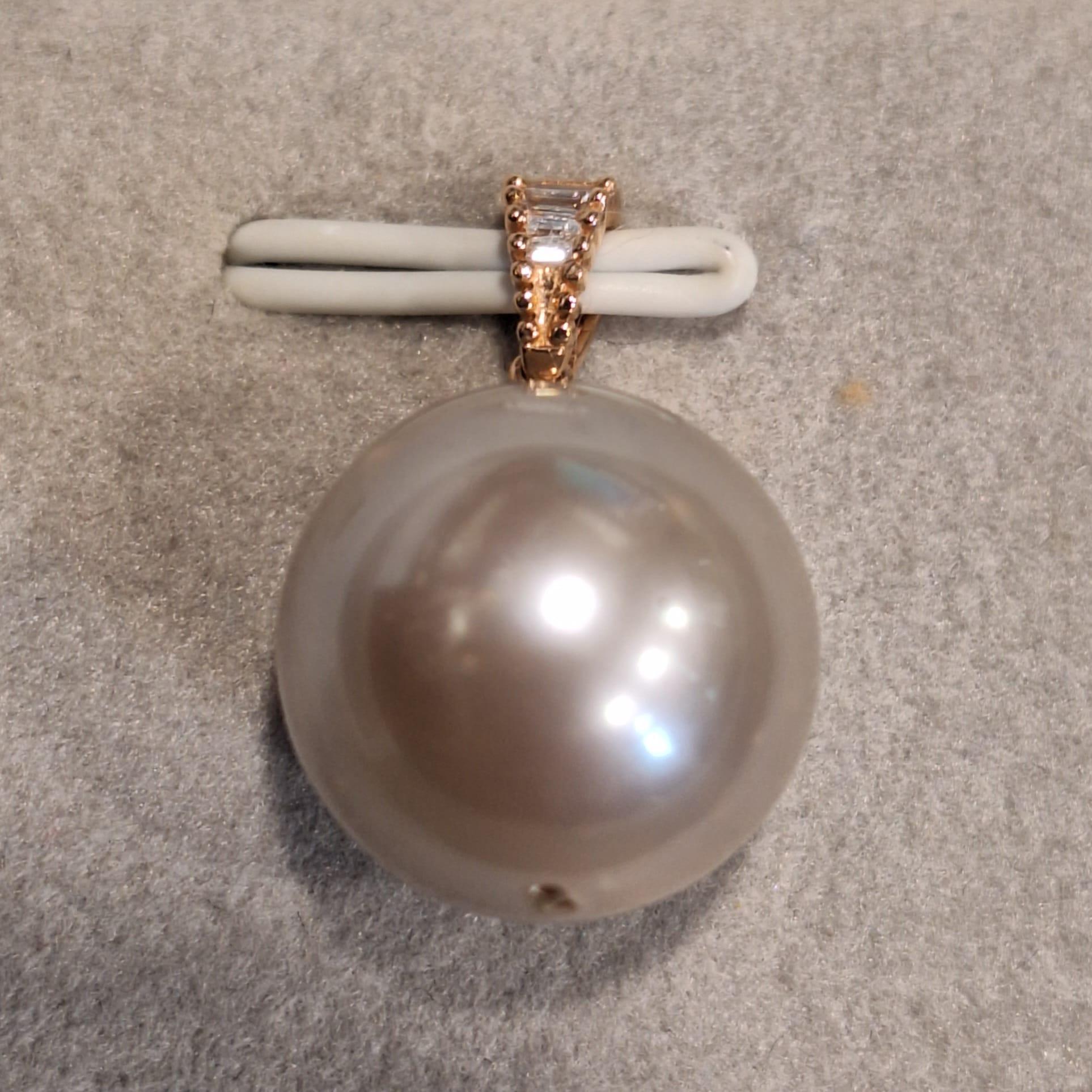 GILIN 18K Rose Gold Diamond Pendant with Pearl

Pearls symbolize loyalty, integrity, generosity, and purity, elegant and unique.

The pendant setting with pearl total weight 4.21gm, the diamond total weight 0.02ct, made in 18K gold.
