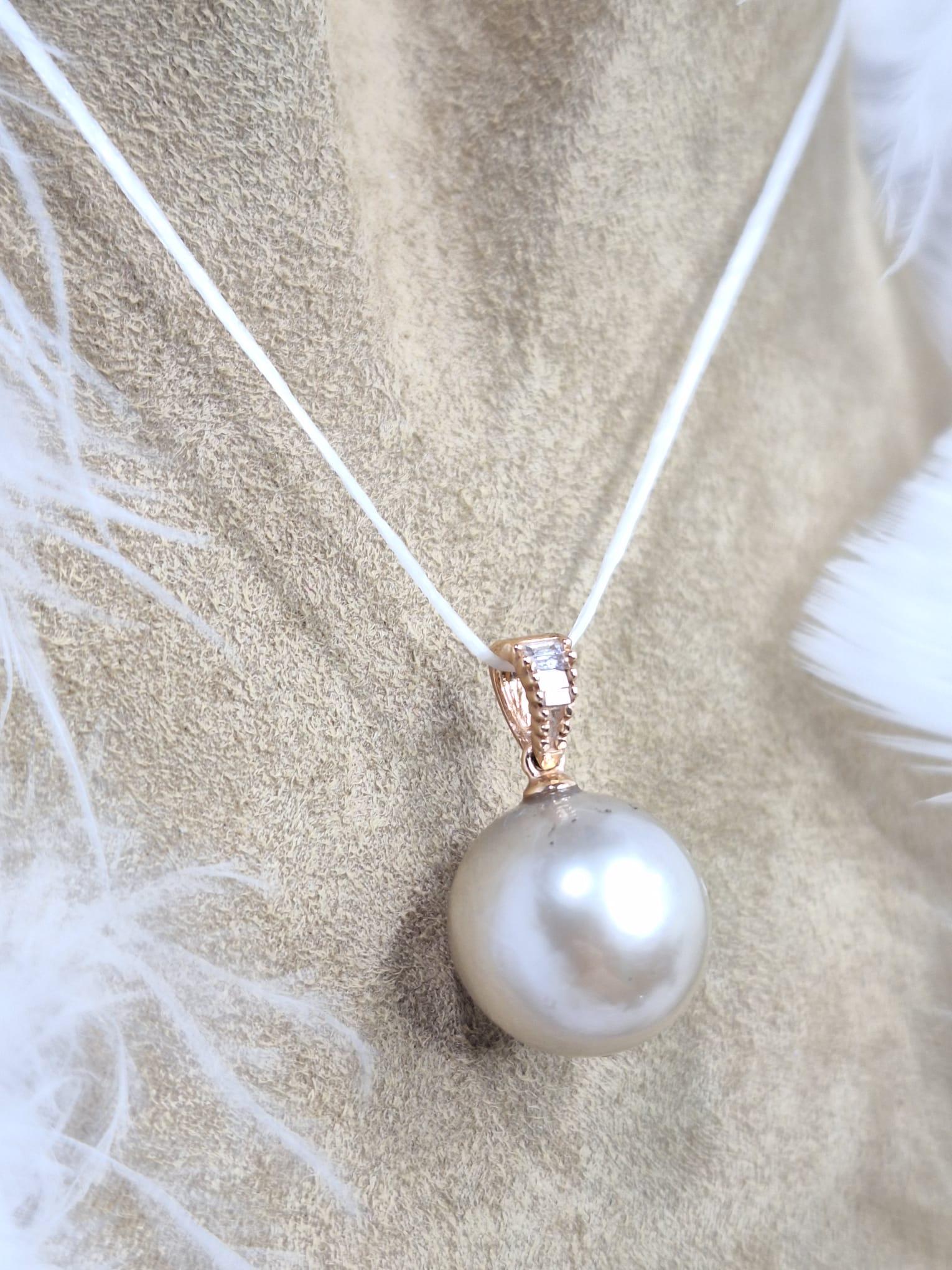 GILIN 18K Rose Gold Diamond Pendant with Pearl In New Condition For Sale In Central, HK