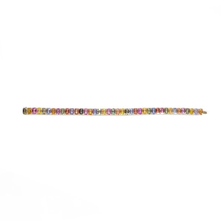 Regenbogen Saphir Multi-Color-Armband, perfekte Glanz, und schneiden. es ist sehr schön und besonders!
40 Saphir - 26,61 Karat / 18K Roségold  14.08g / 7 Zoll Länge