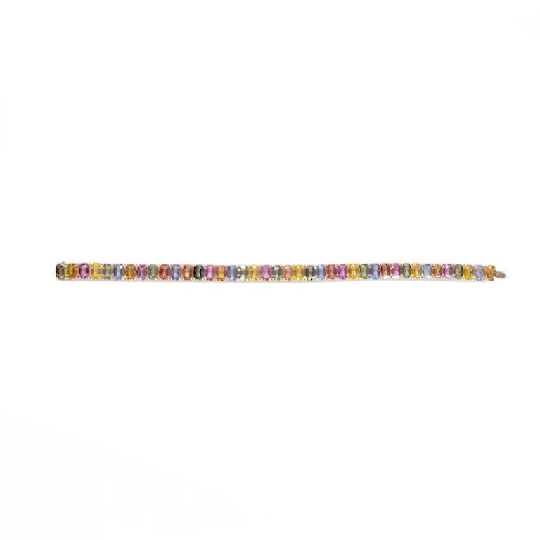 Braccialetto con zaffiro arcobaleno multicolore, lucentezza e taglio perfetti. è molto bello e speciale!
40 Zaffiro - 26,61 carati / Oro rosa 18 carati  14,08g / 7 pollici di lunghezza