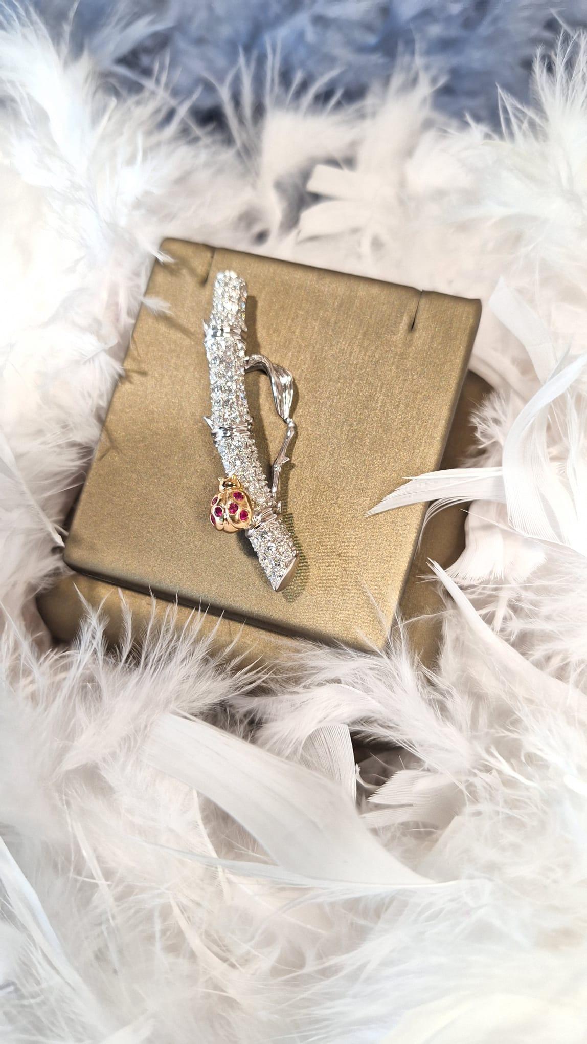 GILIN 18K White Gold Diamond Brooch with Ruby In New Condition For Sale In Central, HK