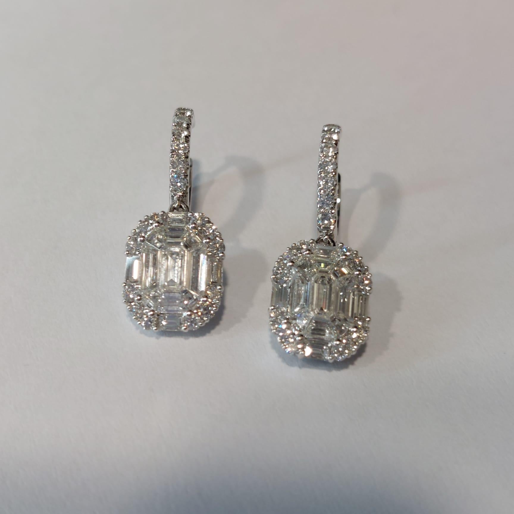 Modern Gilin 18k White Gold Diamond Earring For Sale