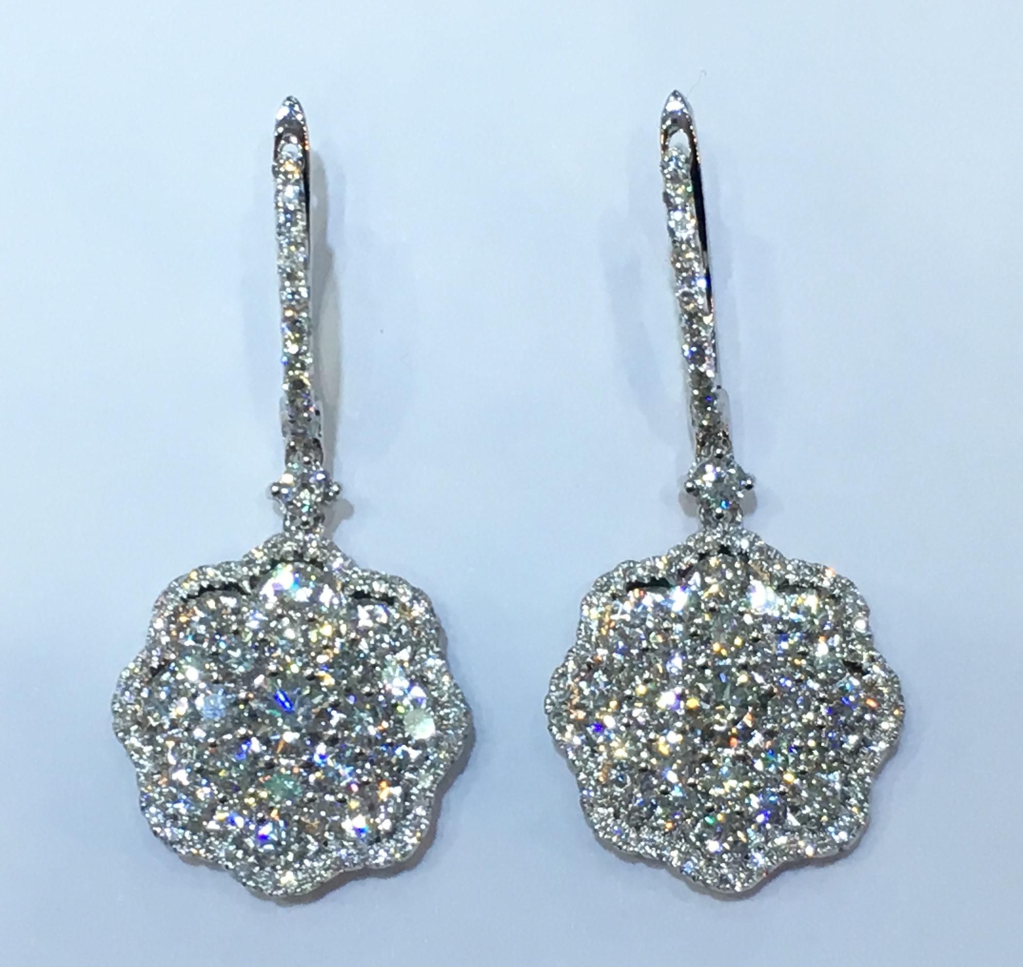 Women's GILIN 18K White Gold Diamond Earring For Sale