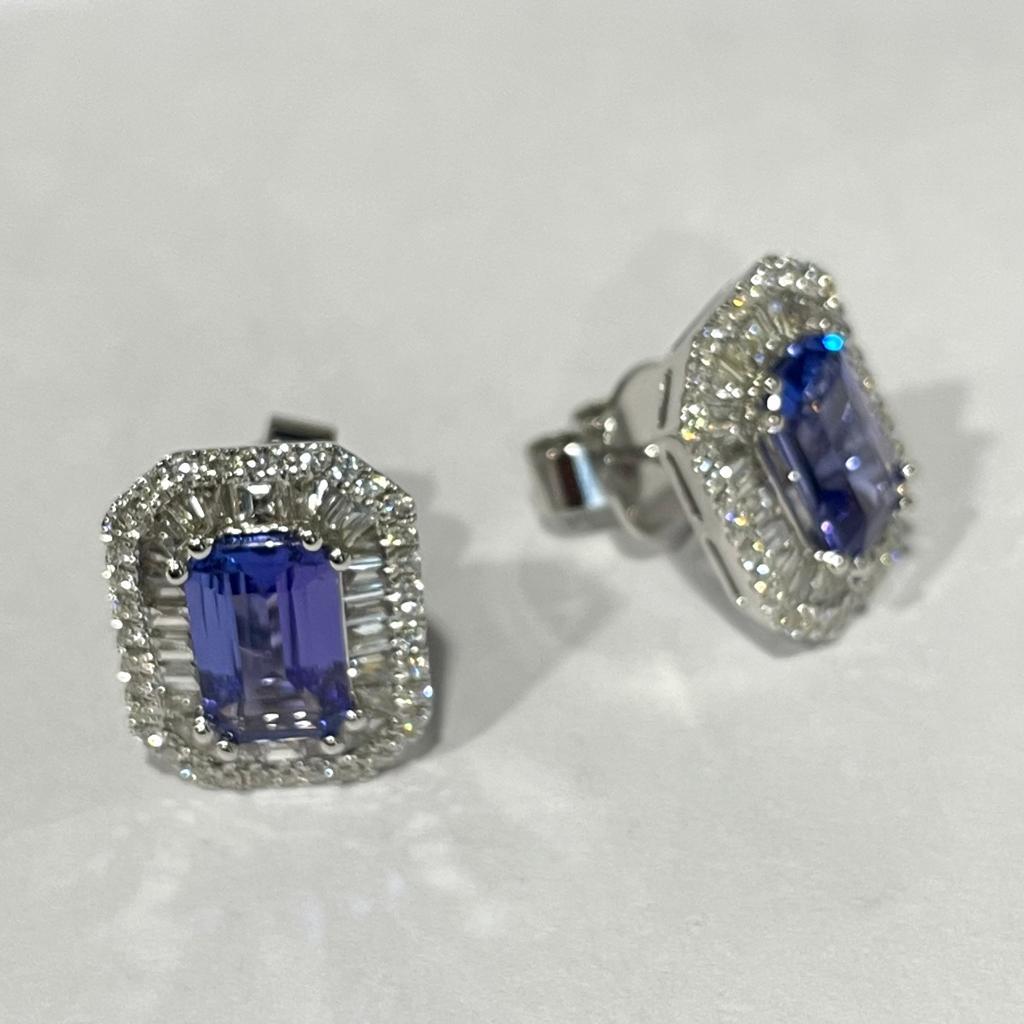 Tanzanite is a very rare gem known for its enigmatic and magical beauty, believed to possess transmutational abilities that can assist in transforming one's spirit.

The earring setting with center tanzanite total weight 3.13 carat, the diamond