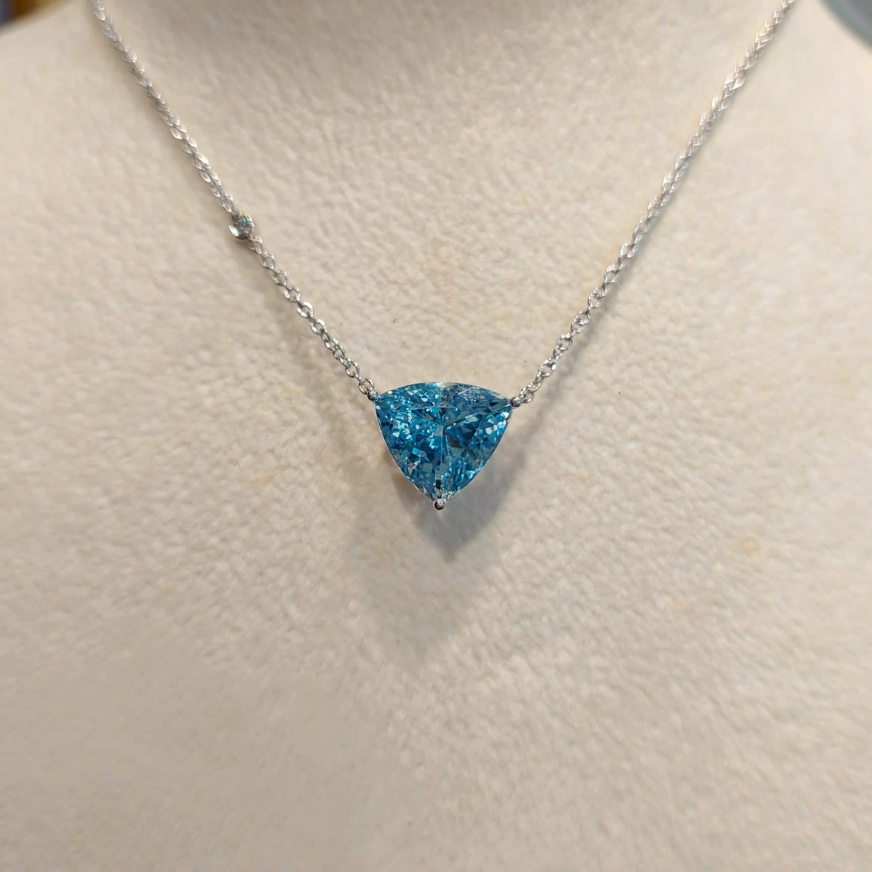 Gilin 18k White Gold Diamond Necklace with Aquamarine In New Condition For Sale In Central, HK