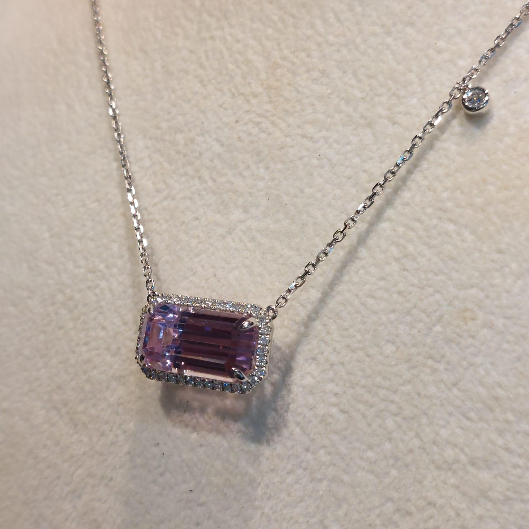 Modern Gilin 18k White Gold Diamond Necklace with Kunzite For Sale