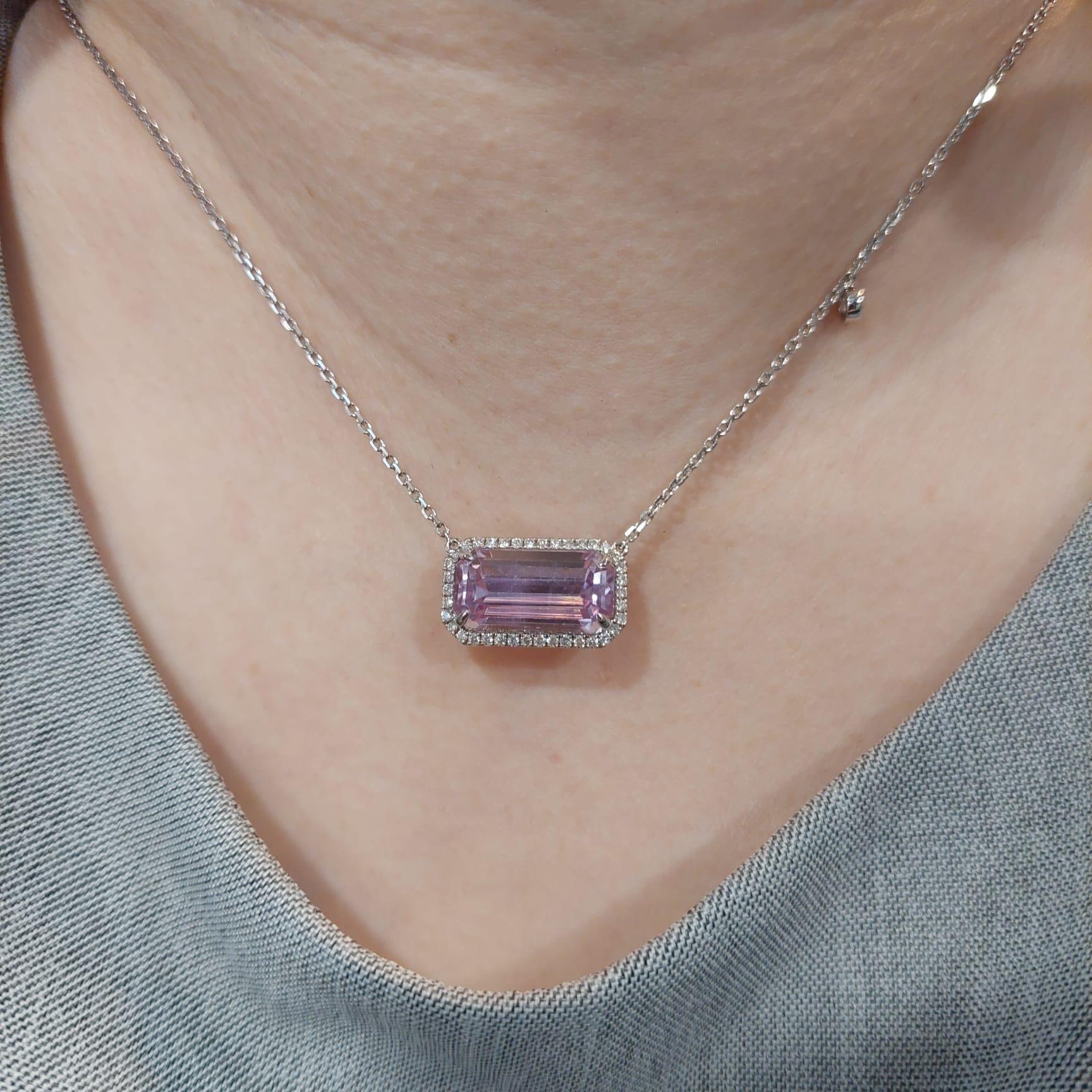 Emerald Cut Gilin 18k White Gold Diamond Necklace with Kunzite For Sale