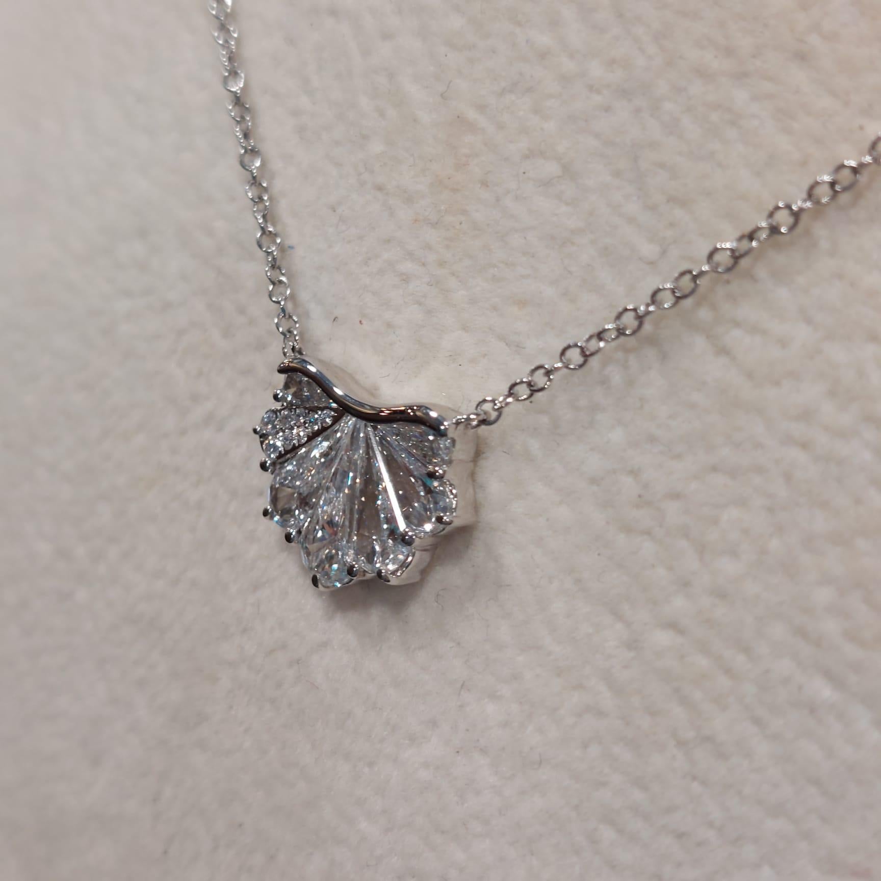 GILIN 18K White Gold Diamond Pendant Necklace For Sale 4