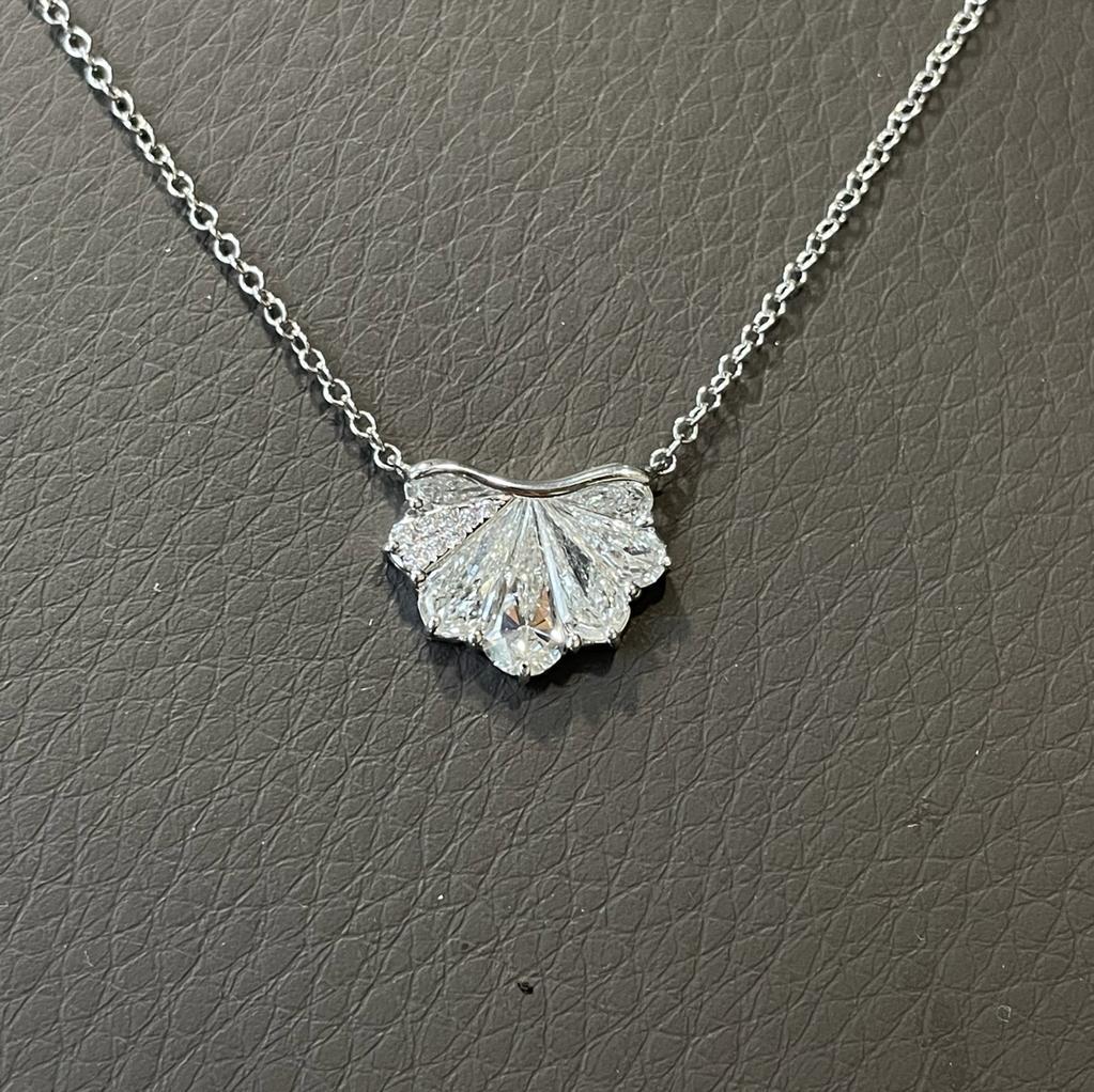 GILIN 18K White Gold Diamond Pendant Necklace For Sale