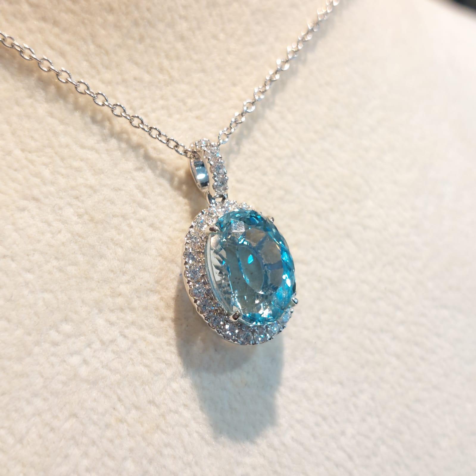 Modern Gilin 18k White Gold Diamond Pendant with Aquamarine For Sale