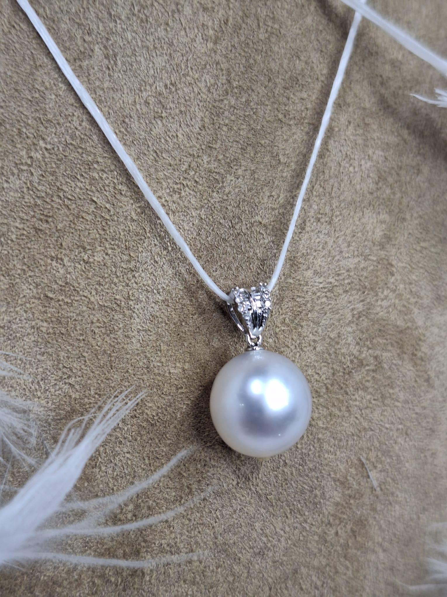 GILIN 18K White Gold Diamond Pendant with Pearl In New Condition For Sale In Central, HK