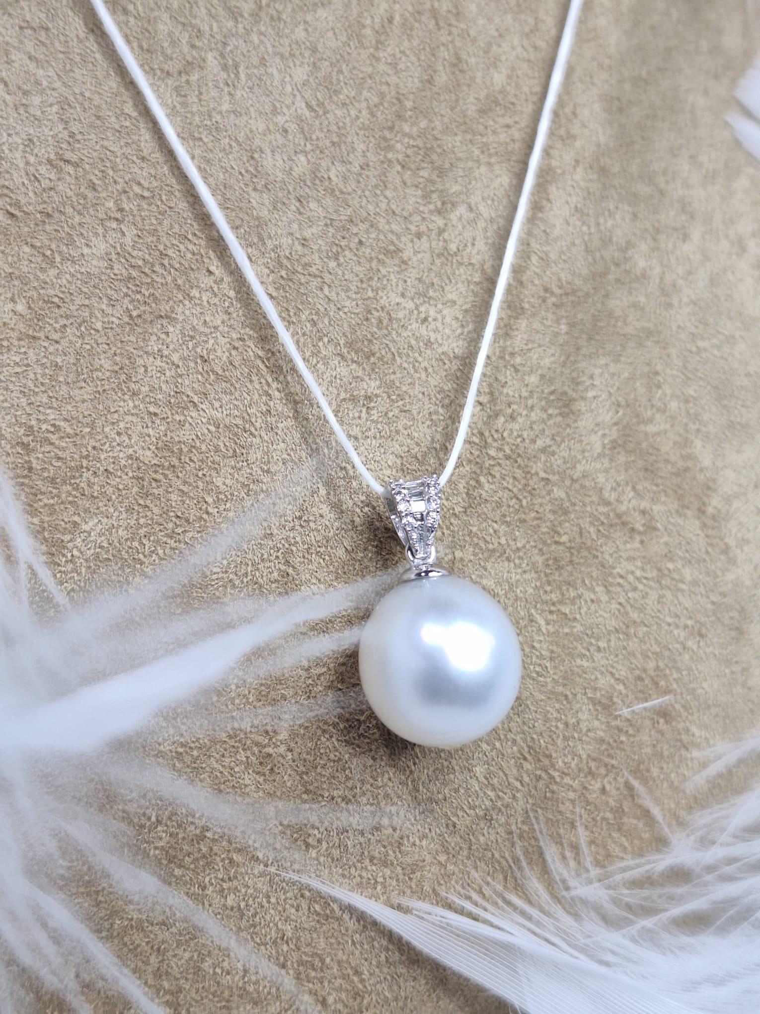 Women's GILIN 18K White Gold Diamond Pendant with Pearl For Sale