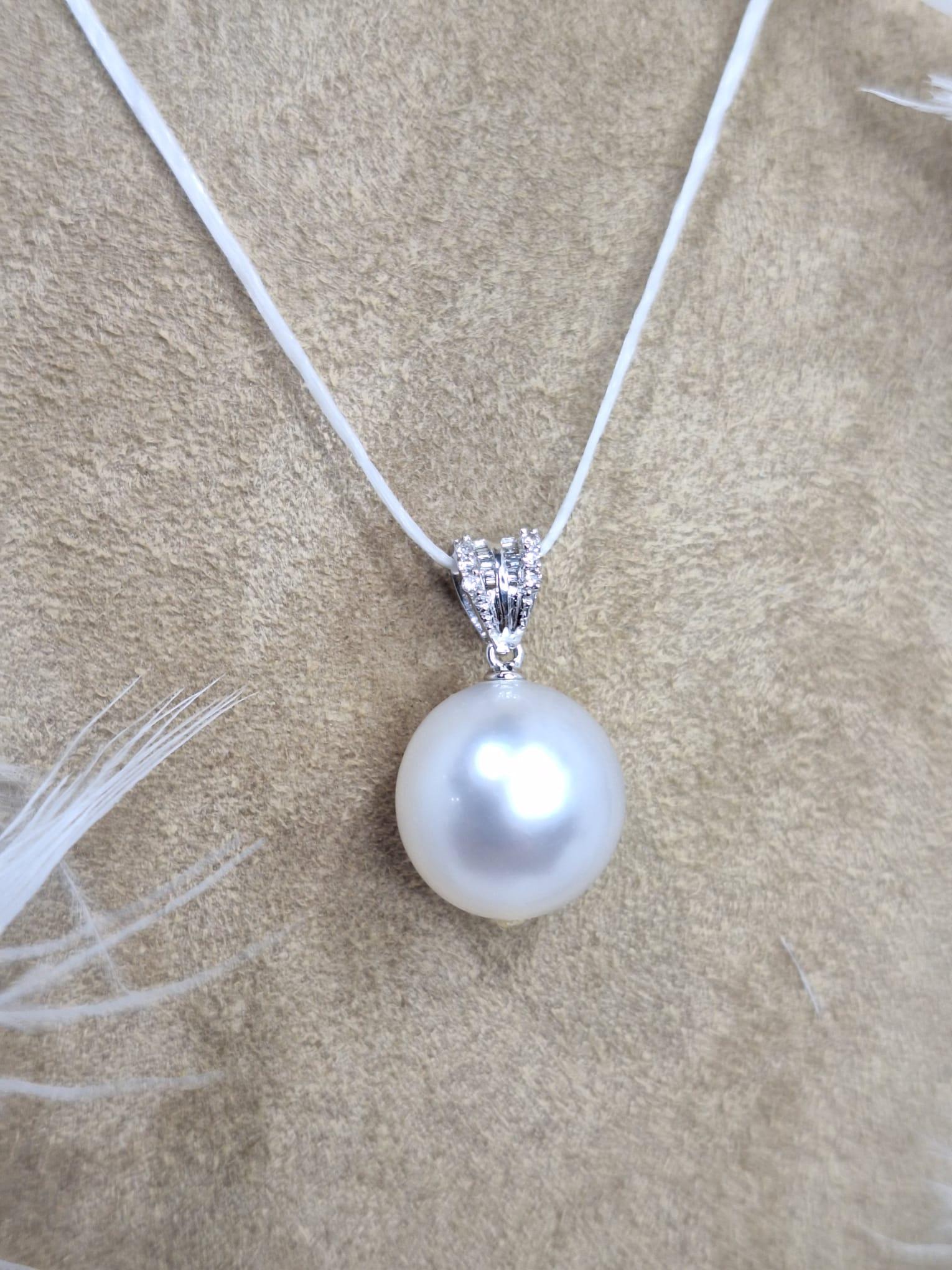 Women's GILIN 18K White Gold Diamond Pendant with Pearl For Sale