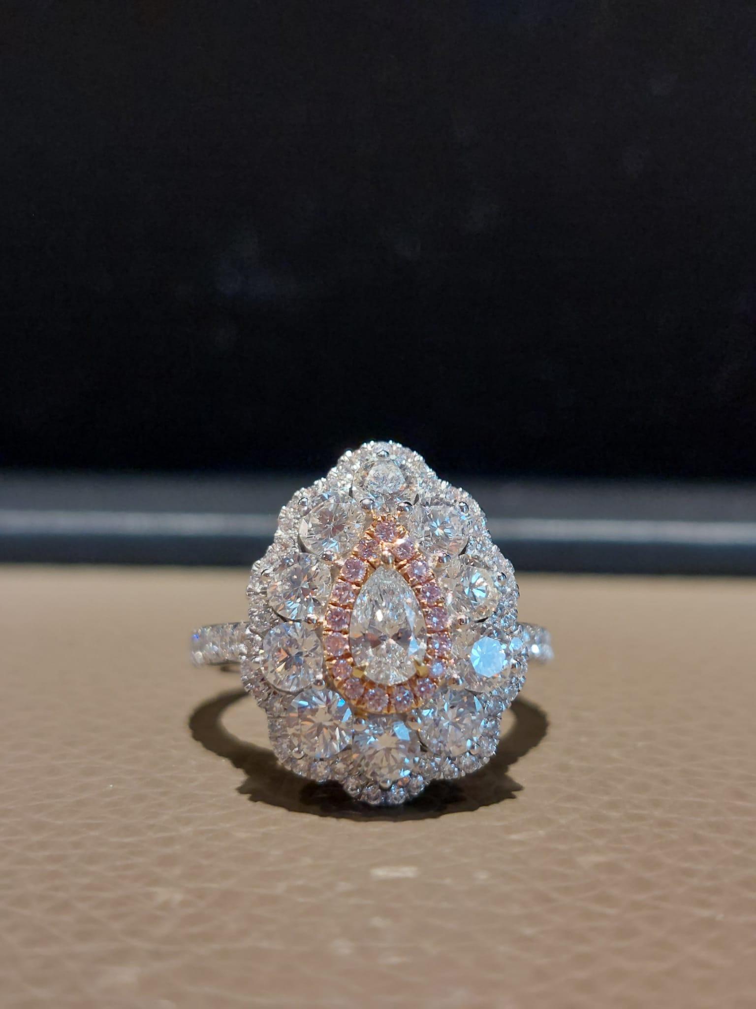 Gilin 18k White Gold Diamond Ring In New Condition For Sale In Central, HK