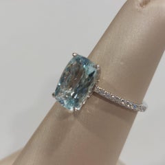 Gilin 18k White Gold Diamond Ring with Aquamarine