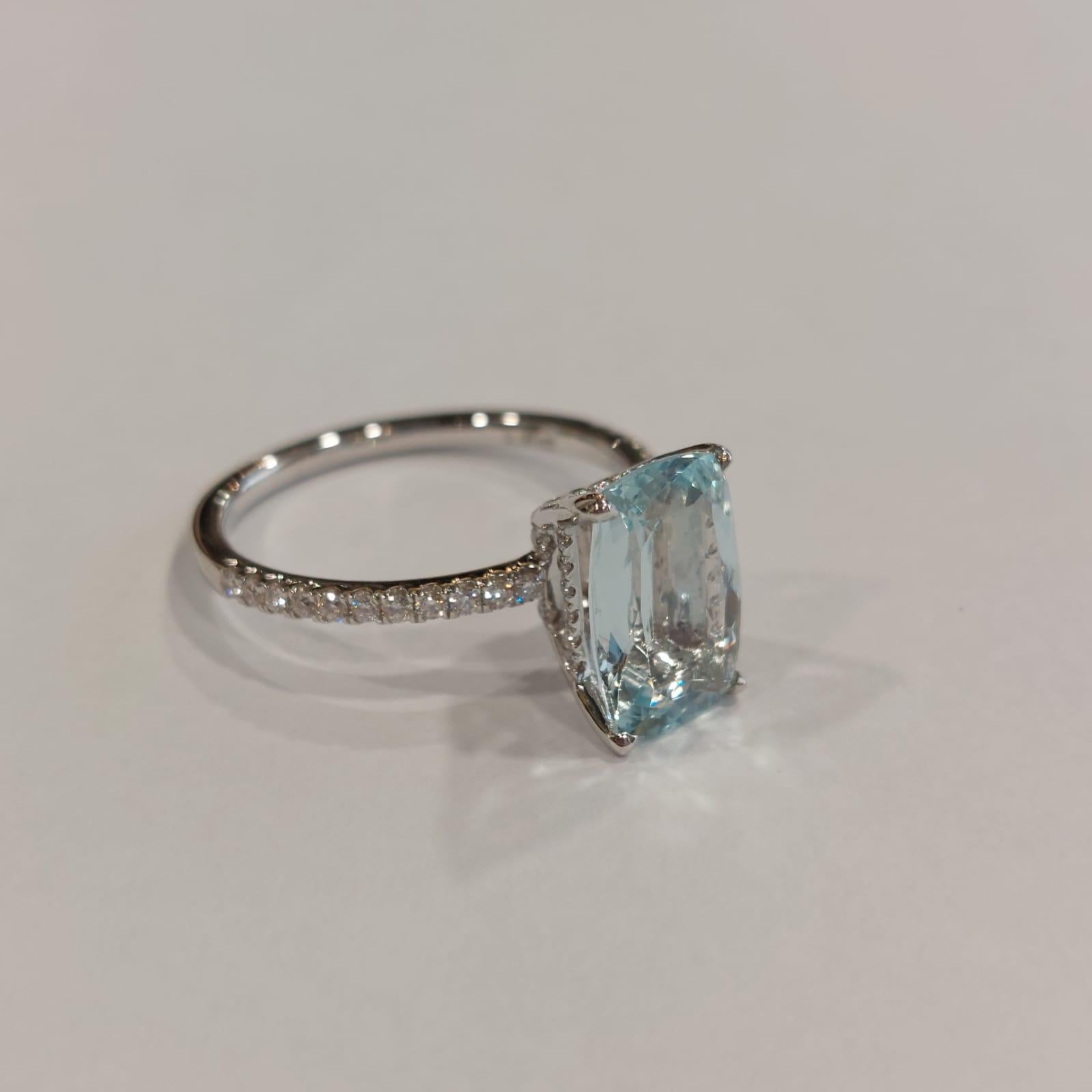 Women's or Men's Gilin 18k White Gold Diamond Ring with Aquamarine For Sale