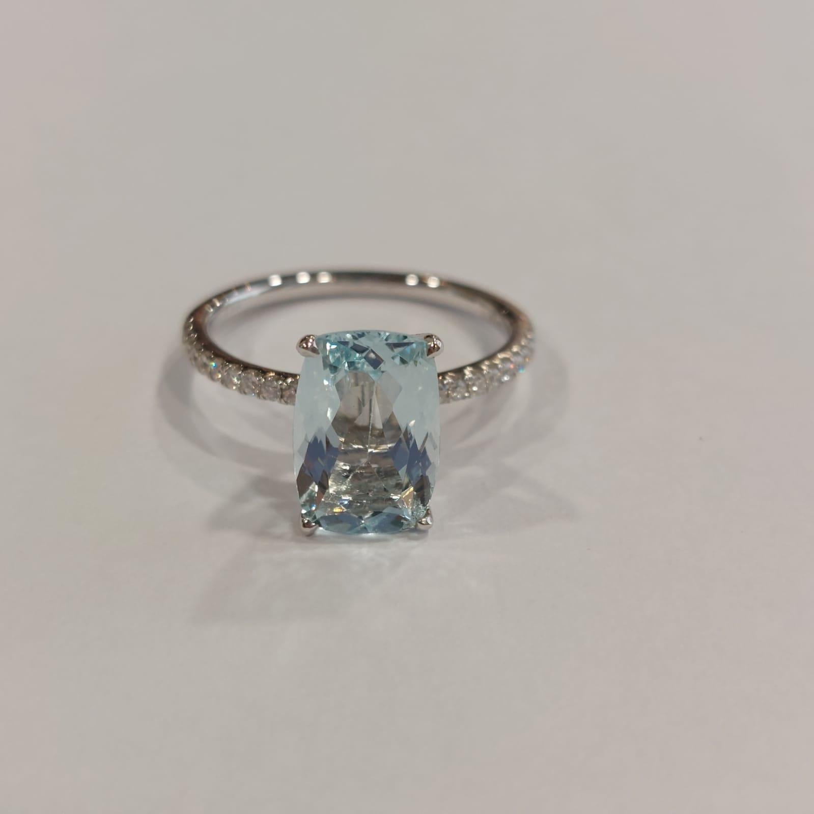 Gilin 18k White Gold Diamond Ring with Aquamarine For Sale 2