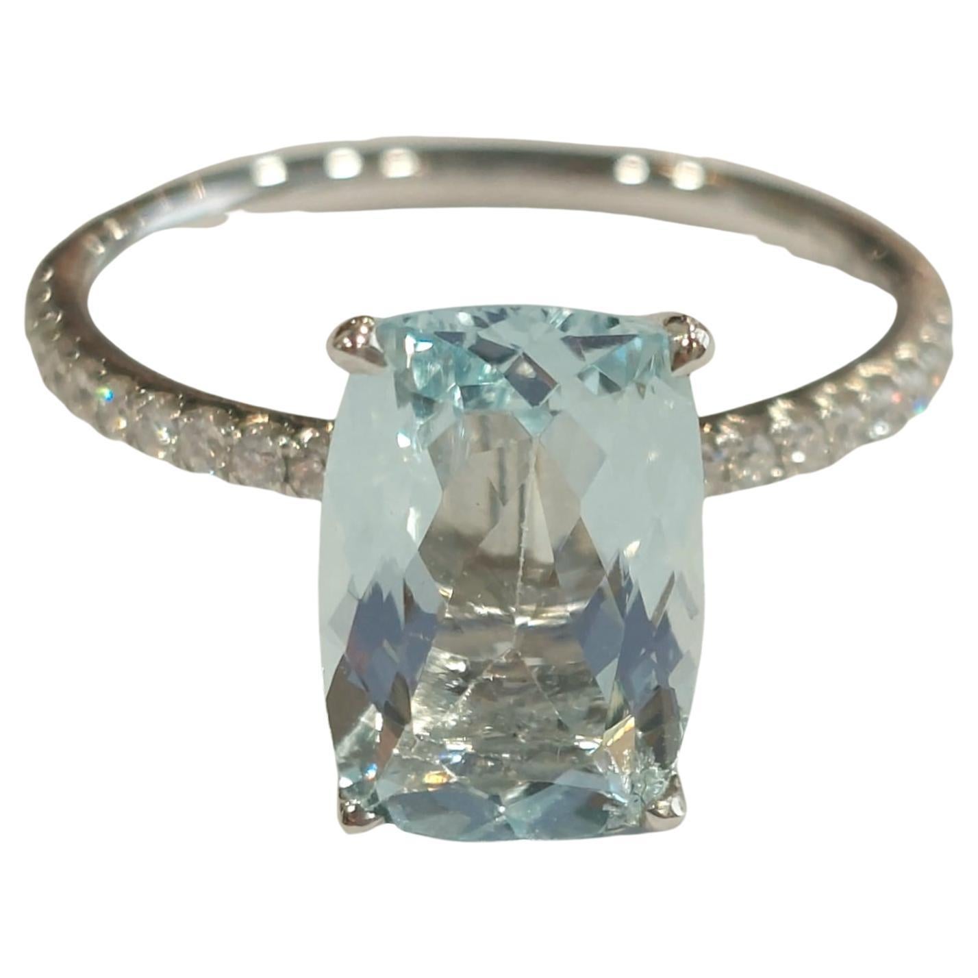 Gilin 18k White Gold Diamond Ring with Aquamarine