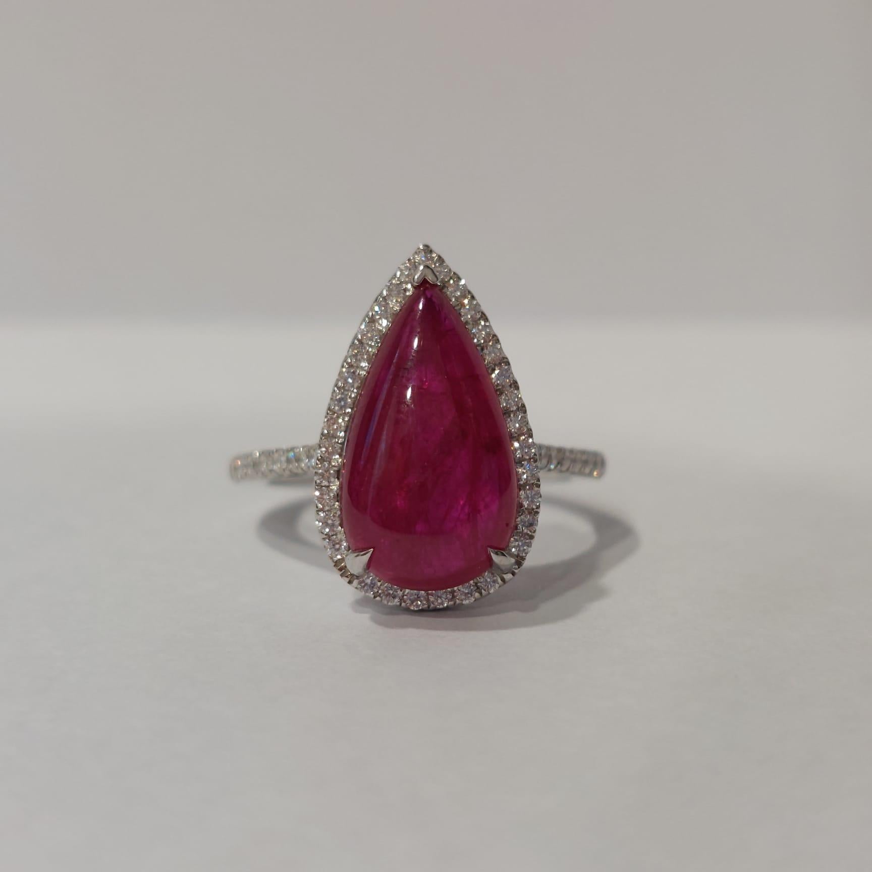 Gilin 18k White Gold Diamond Ring with Pear Shape Ruby In New Condition For Sale In Central, HK